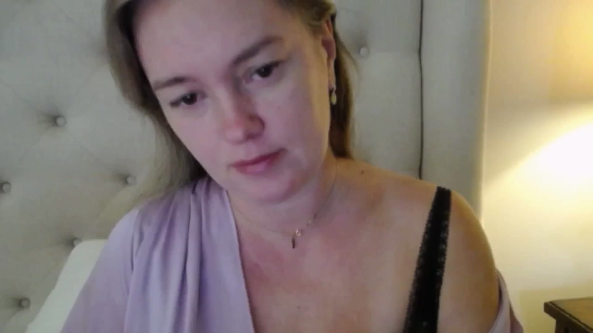 Gallery image thumbnail from J0llye's myfreecams stream on, 10/22/2025, 16:09 image 4 of 20