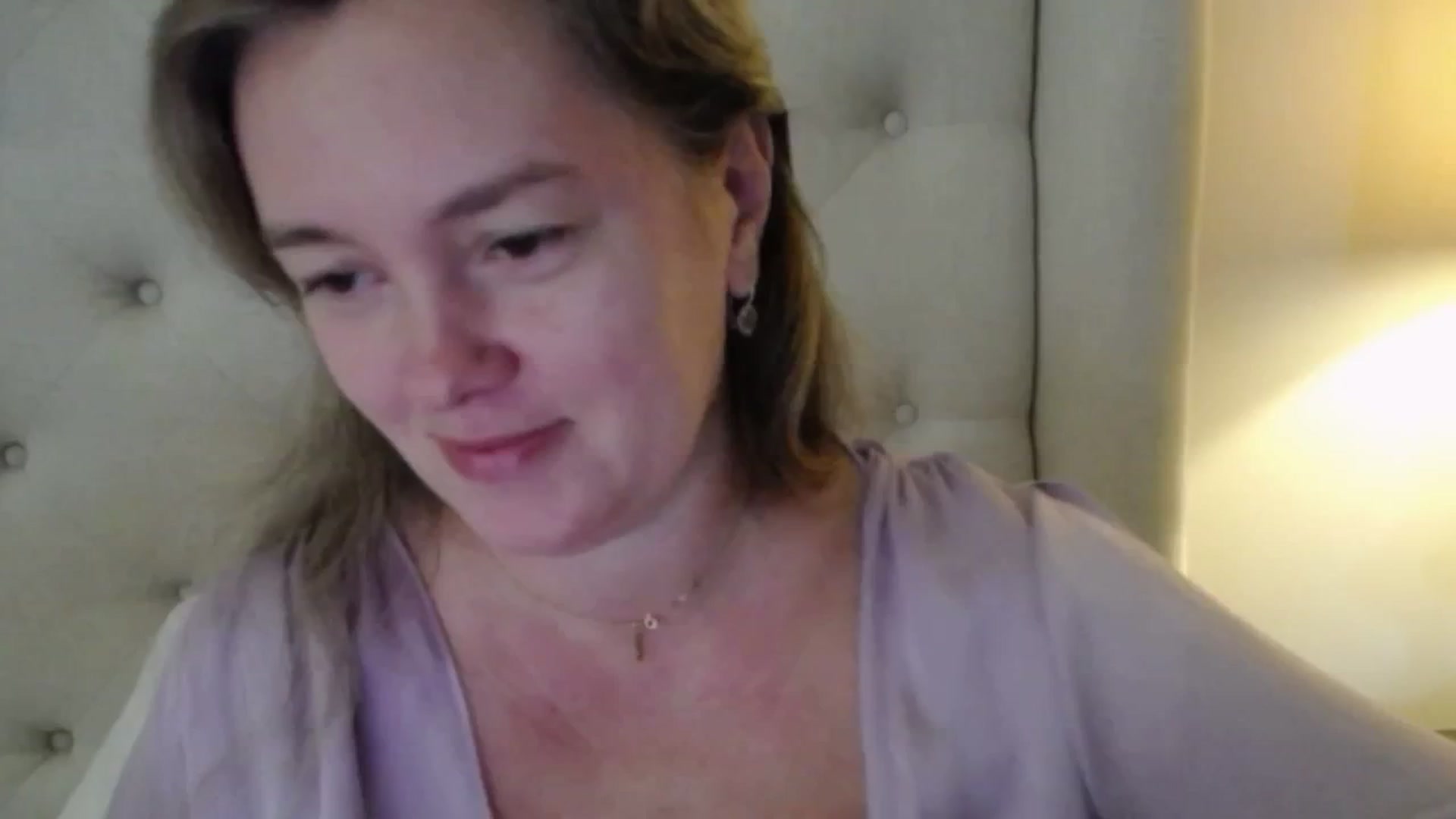 Gallery image thumbnail from J0llye's myfreecams stream on, 10/22/2025, 16:09 image 17 of 20