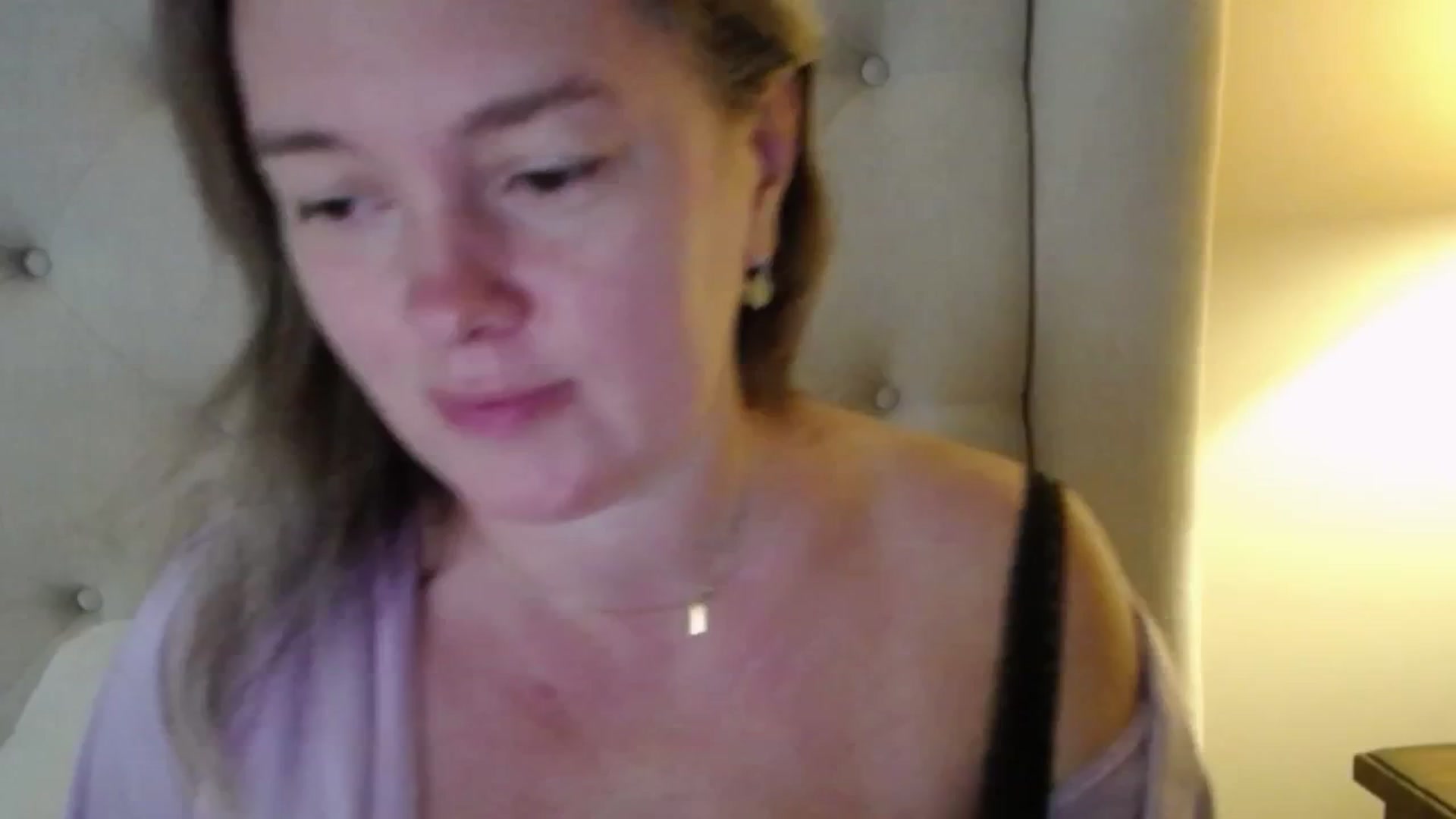 Gallery image thumbnail from J0llye's myfreecams stream on, 10/22/2025, 19:32 image 14 of 20