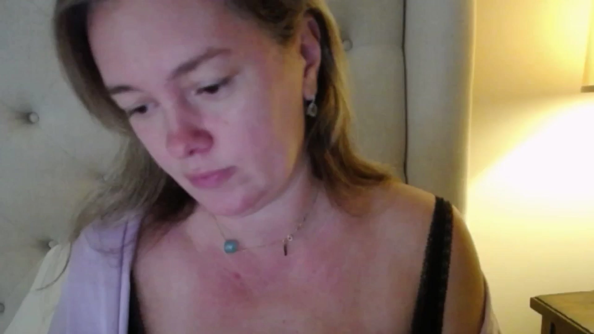 Gallery image thumbnail from J0llye's myfreecams stream on, 10/22/2025, 19:32 image 3 of 20