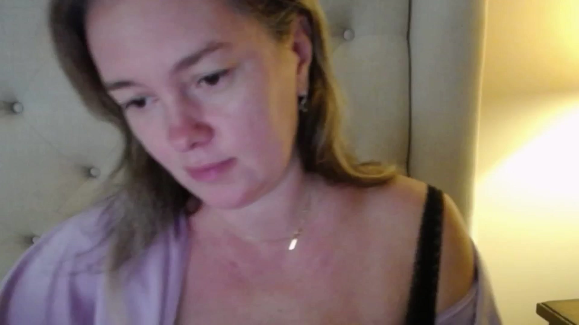 Gallery image thumbnail from J0llye's myfreecams stream on, 10/22/2025, 19:32 image 11 of 20