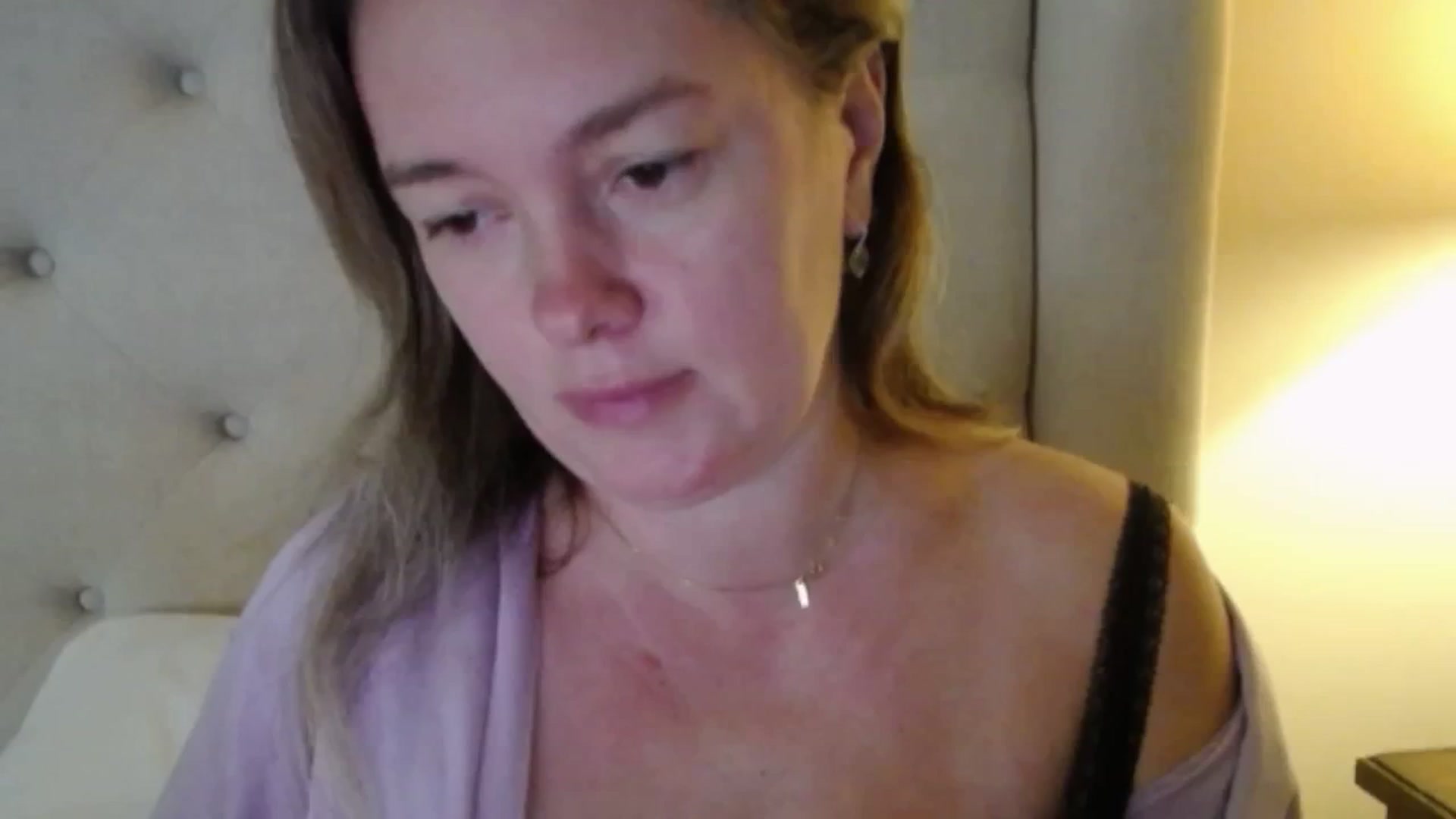 Gallery image thumbnail from J0llye's myfreecams stream on, 10/22/2025, 19:32 image 16 of 20