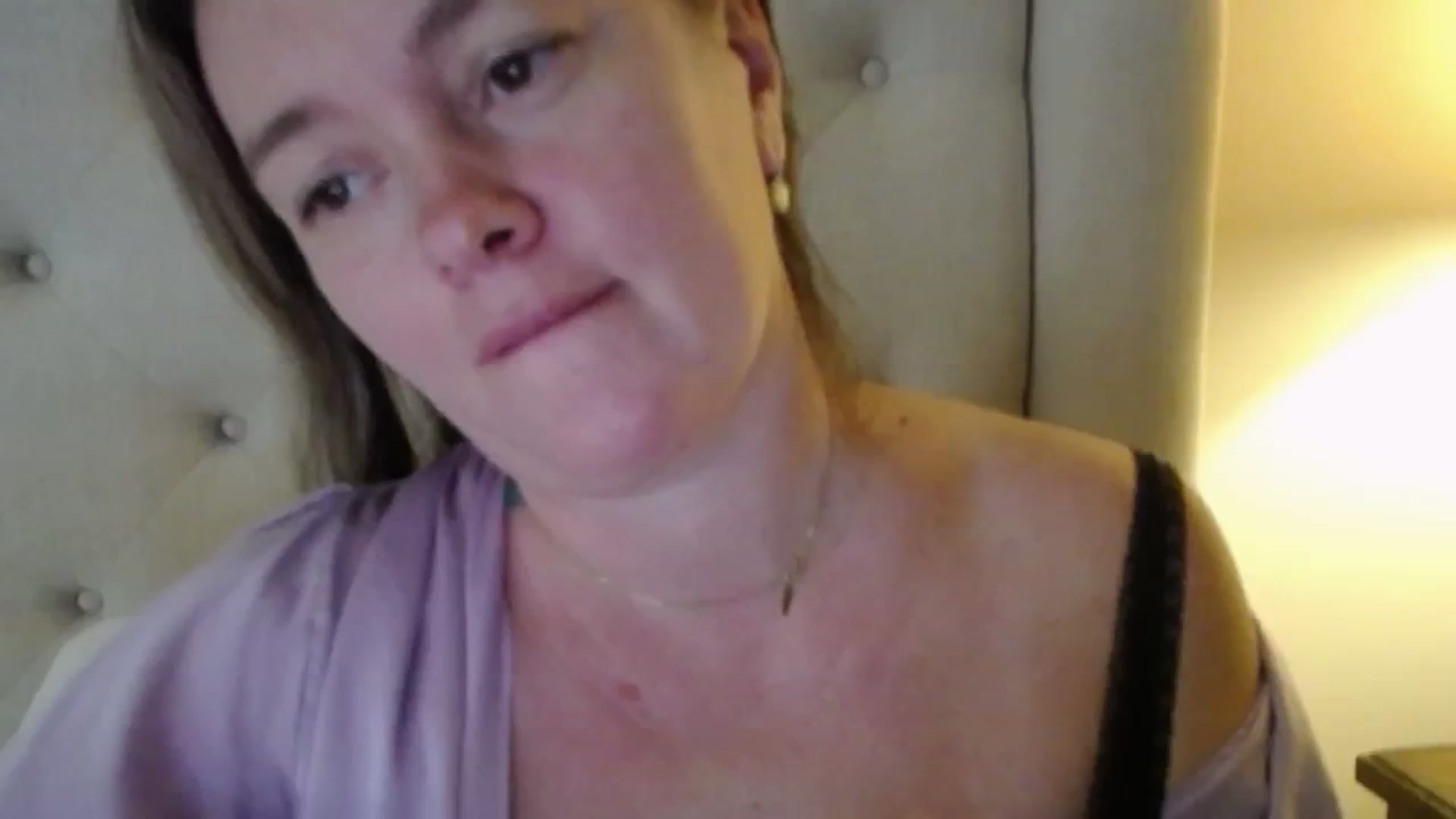 Gallery image thumbnail from J0llye's myfreecams stream on, 10/22/2025, 19:32 image 18 of 20