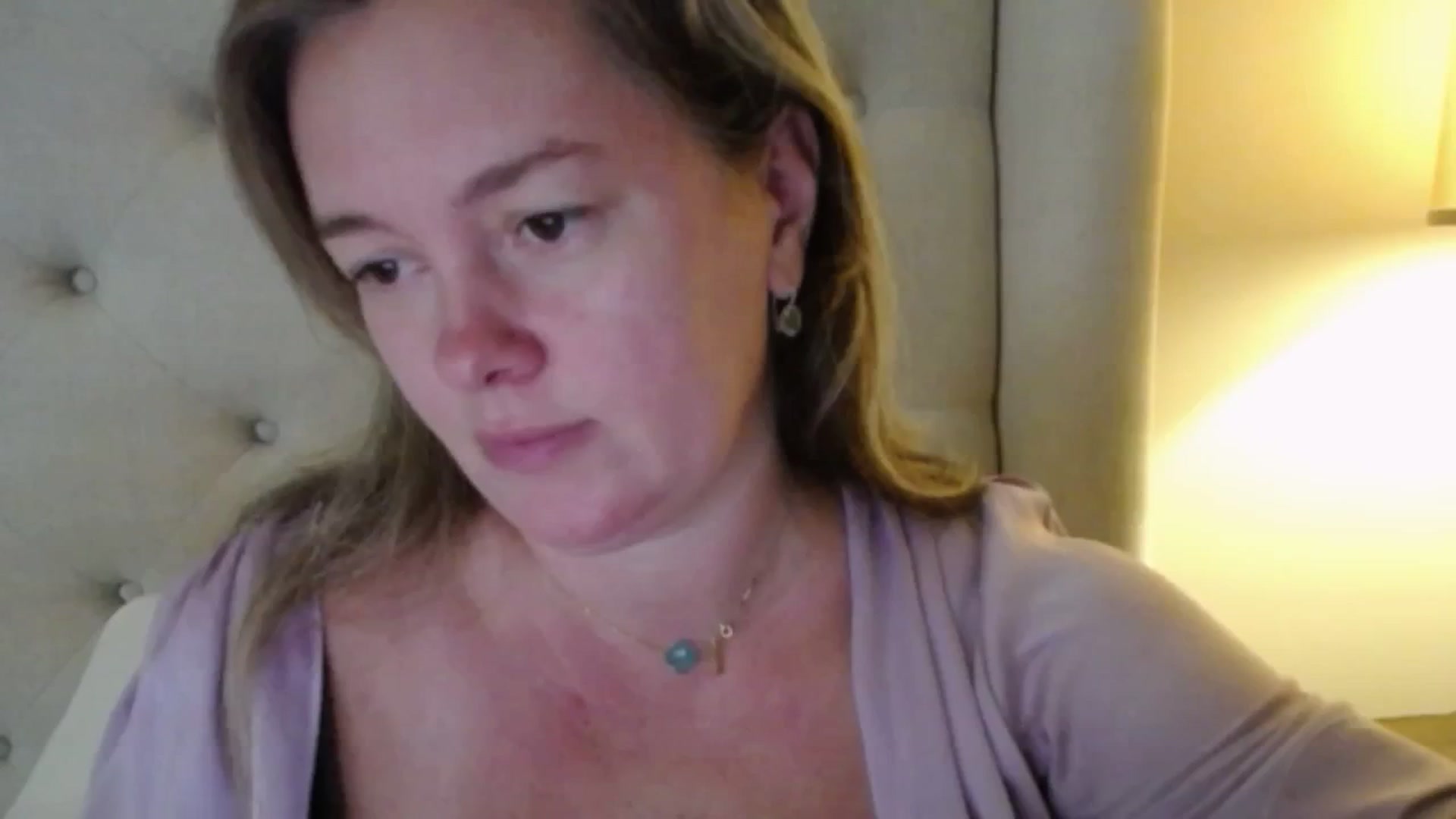 Gallery image thumbnail from J0llye's myfreecams stream on, 10/22/2025, 19:32 image 9 of 20