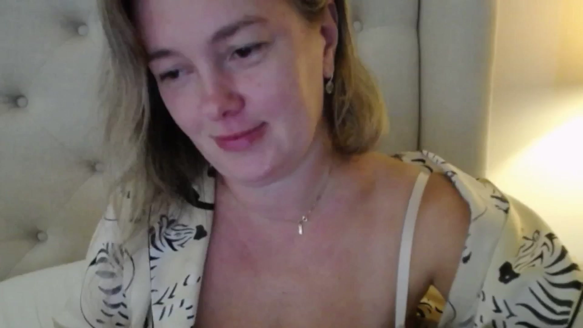 Gallery image thumbnail from J0llye's myfreecams stream on, 10/23/2025, 16:06 image 15 of 20