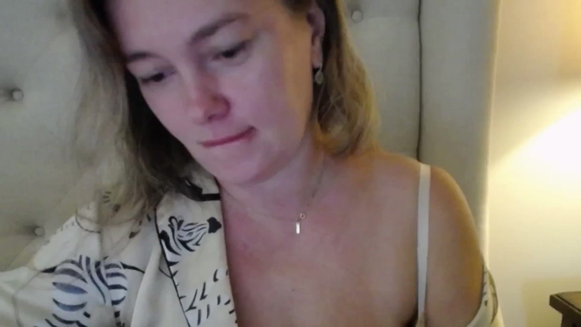 Gallery image thumbnail from J0llye's myfreecams stream on, 10/23/2025, 16:06 image 9 of 20