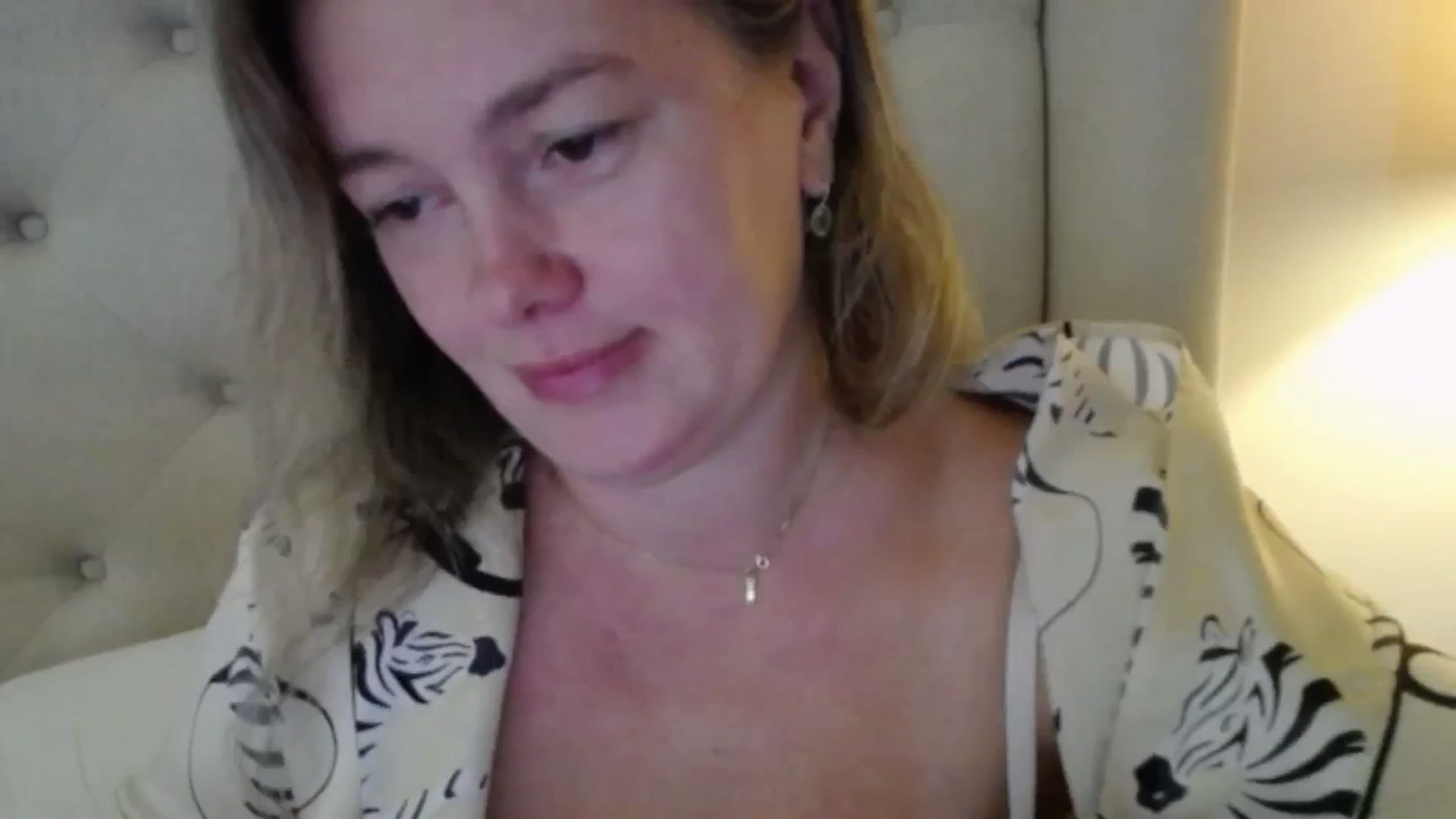 Gallery image thumbnail from J0llye's myfreecams stream on, 10/23/2025, 16:06 image 18 of 20