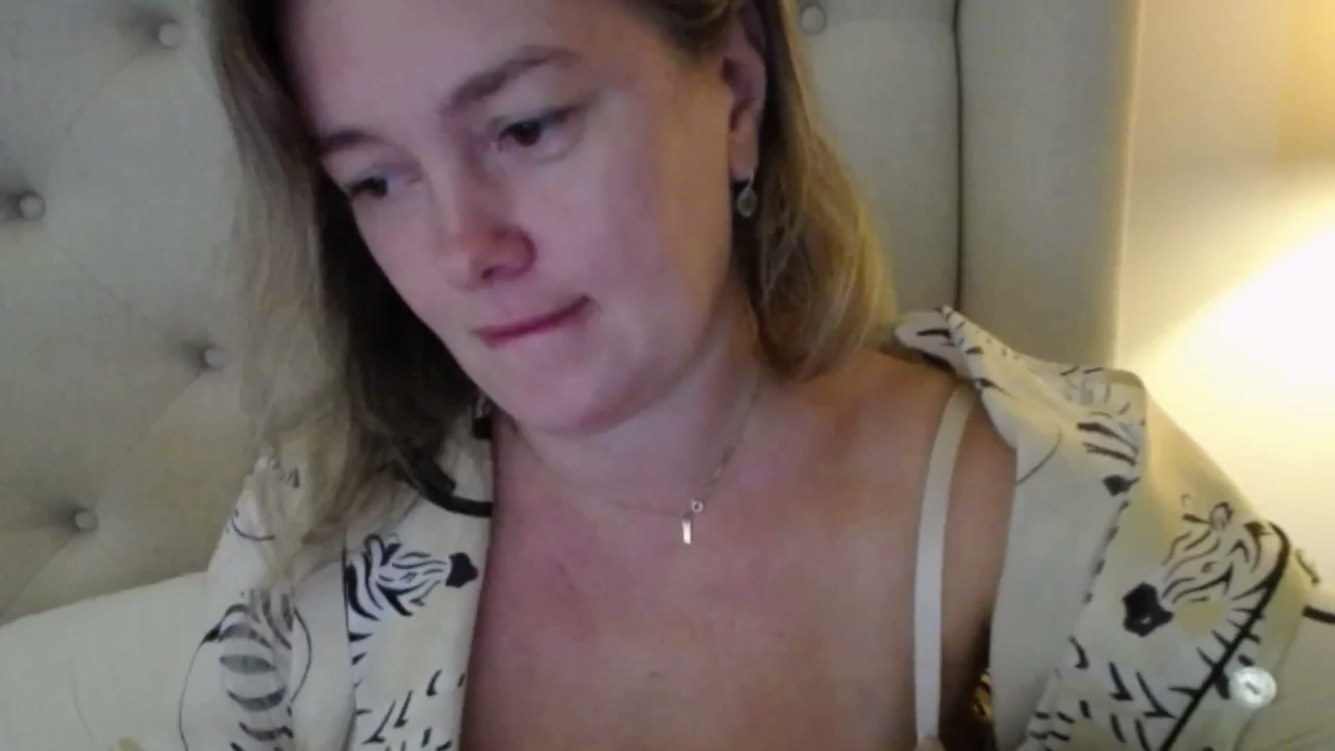 Gallery image thumbnail from J0llye's myfreecams stream on, 10/23/2025, 16:06 image 19 of 20