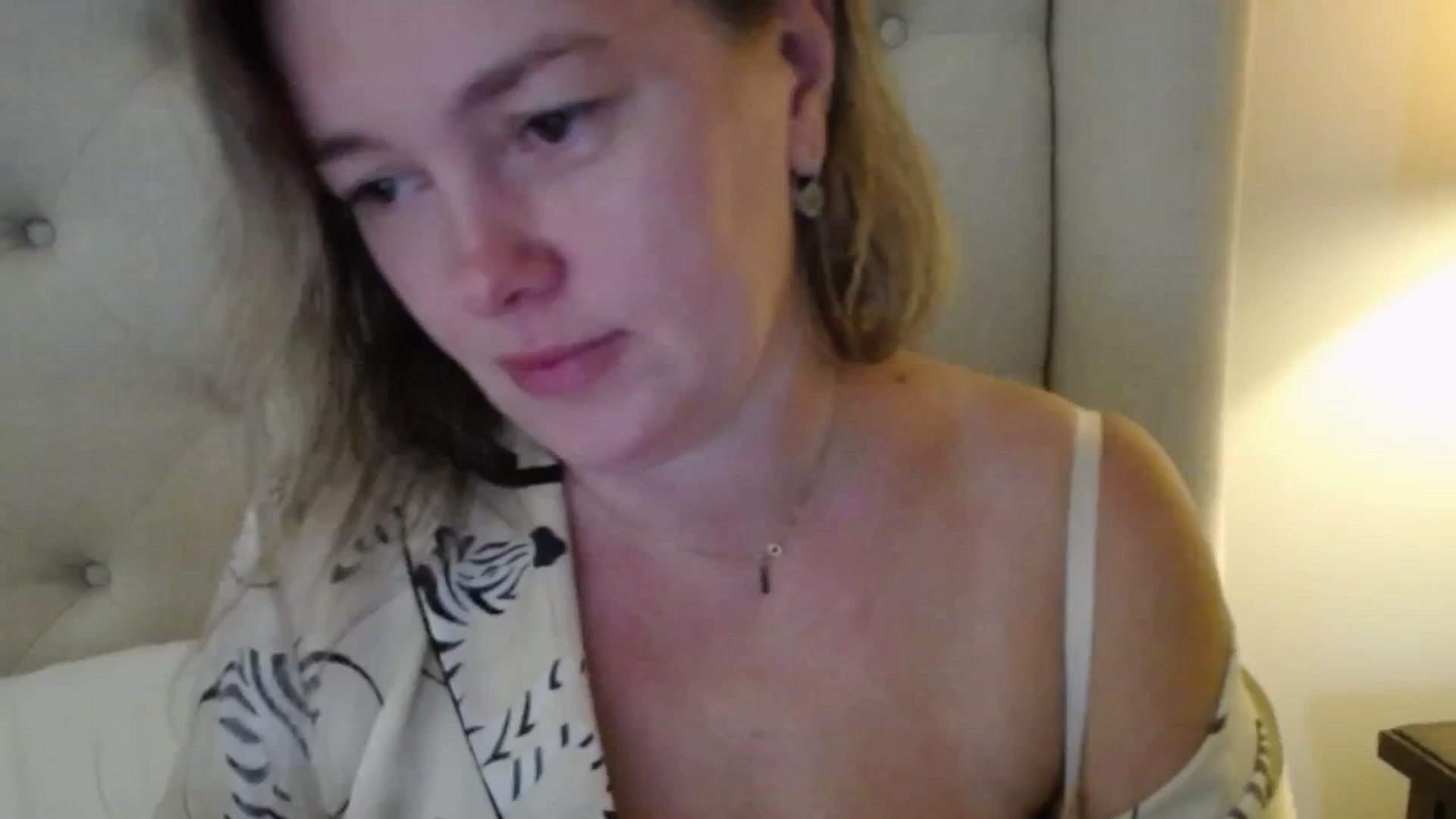 Gallery image thumbnail from J0llye's myfreecams stream on, 10/23/2025, 16:06 image 12 of 20