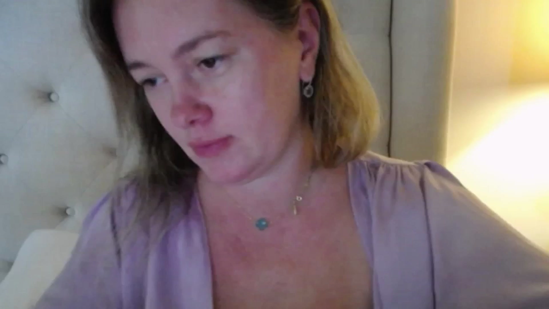 Gallery image thumbnail from J0llye's myfreecams stream on, 10/23/2025, 18:35 image 14 of 20