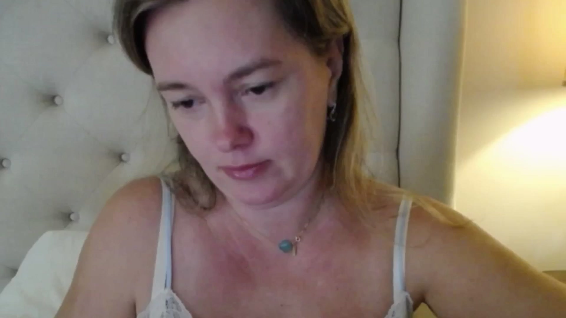 Gallery image thumbnail from J0llye's myfreecams stream on, 10/24/2025, 16:05 image 9 of 20