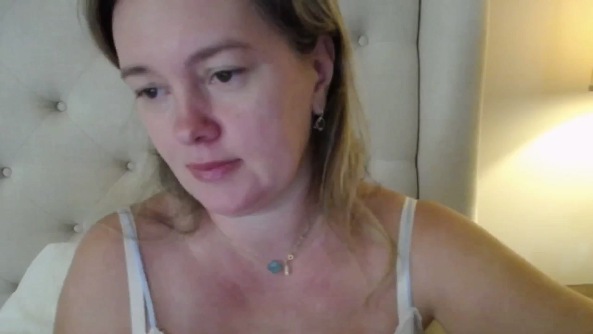 Gallery image thumbnail from J0llye's myfreecams stream on, 10/24/2025, 16:05 image 11 of 20