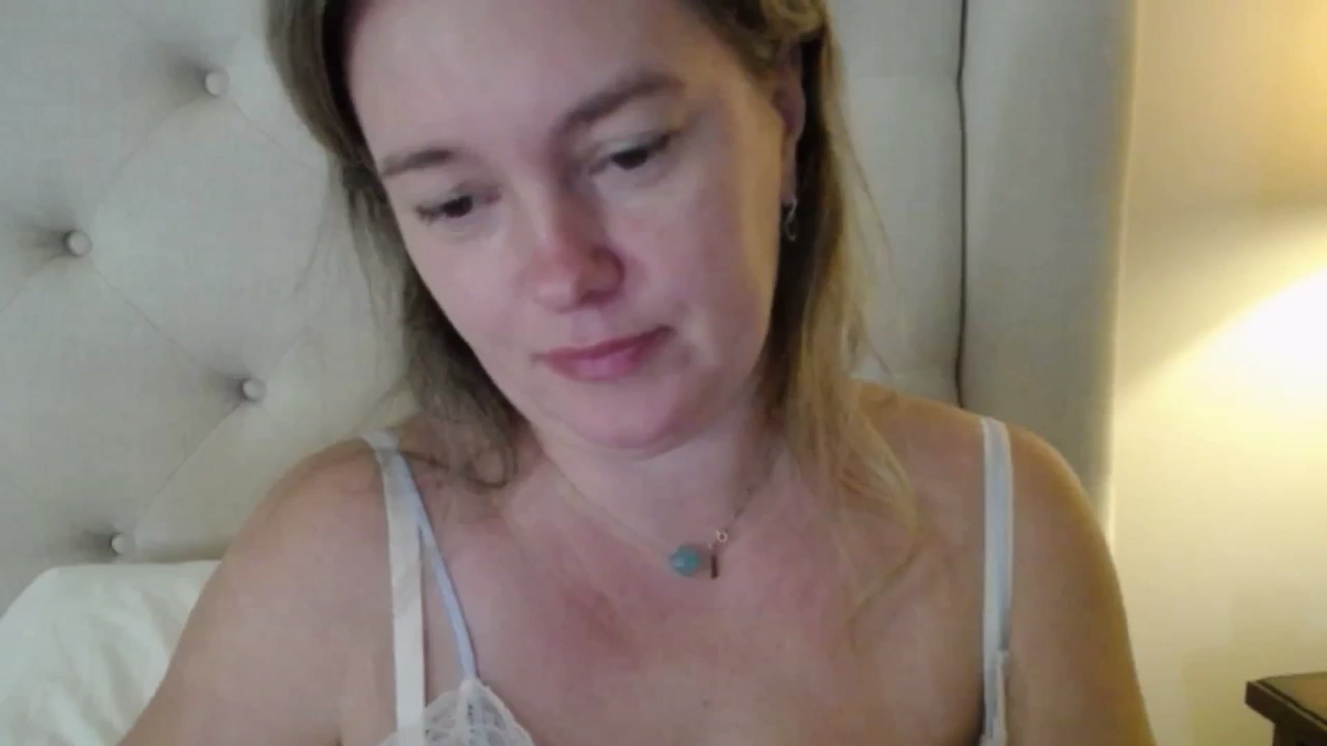 Gallery image thumbnail from J0llye's myfreecams stream on, 10/24/2025, 16:05 image 14 of 20