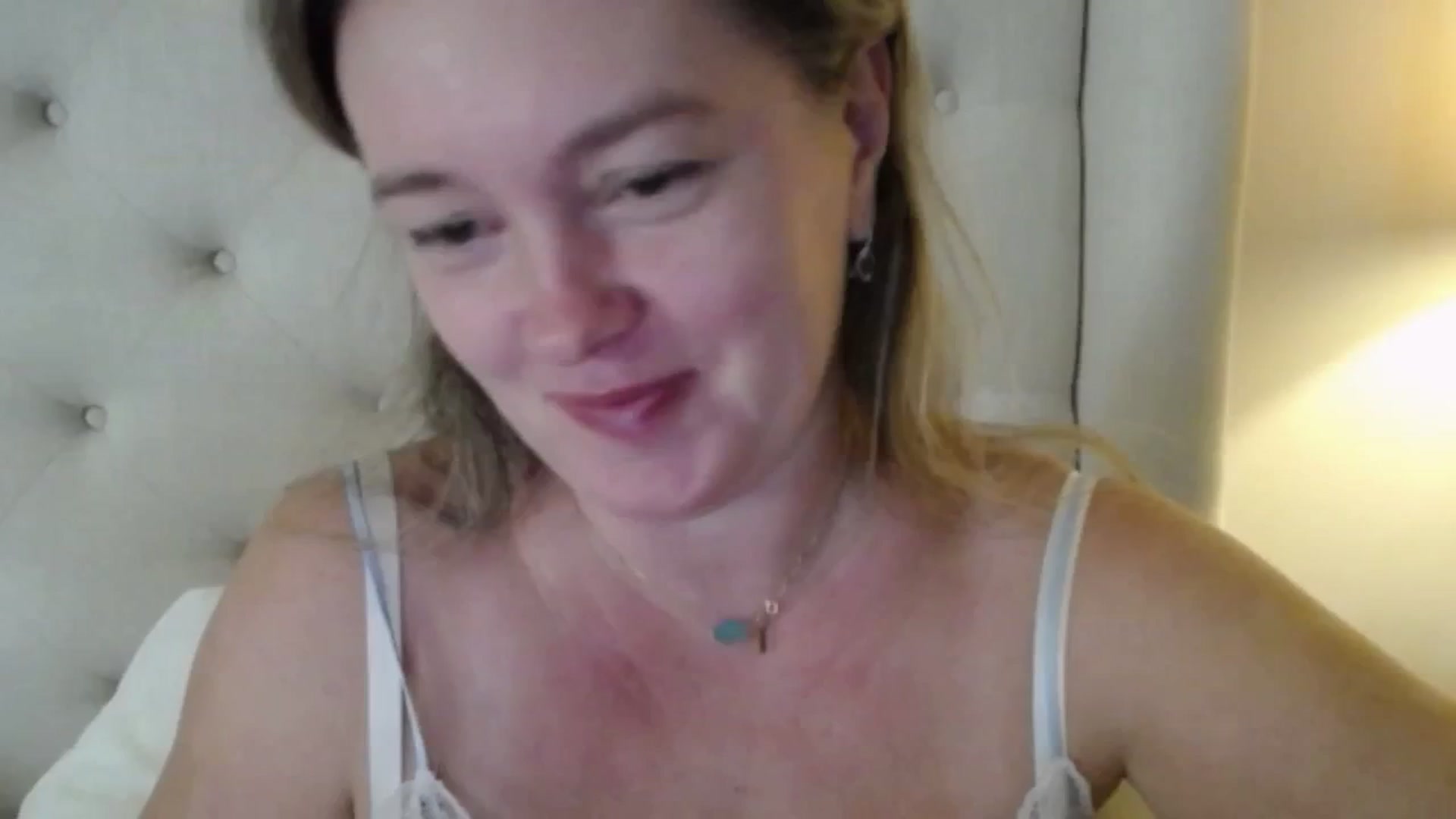 Gallery image thumbnail from J0llye's myfreecams stream on, 10/24/2025, 16:05 image 4 of 20