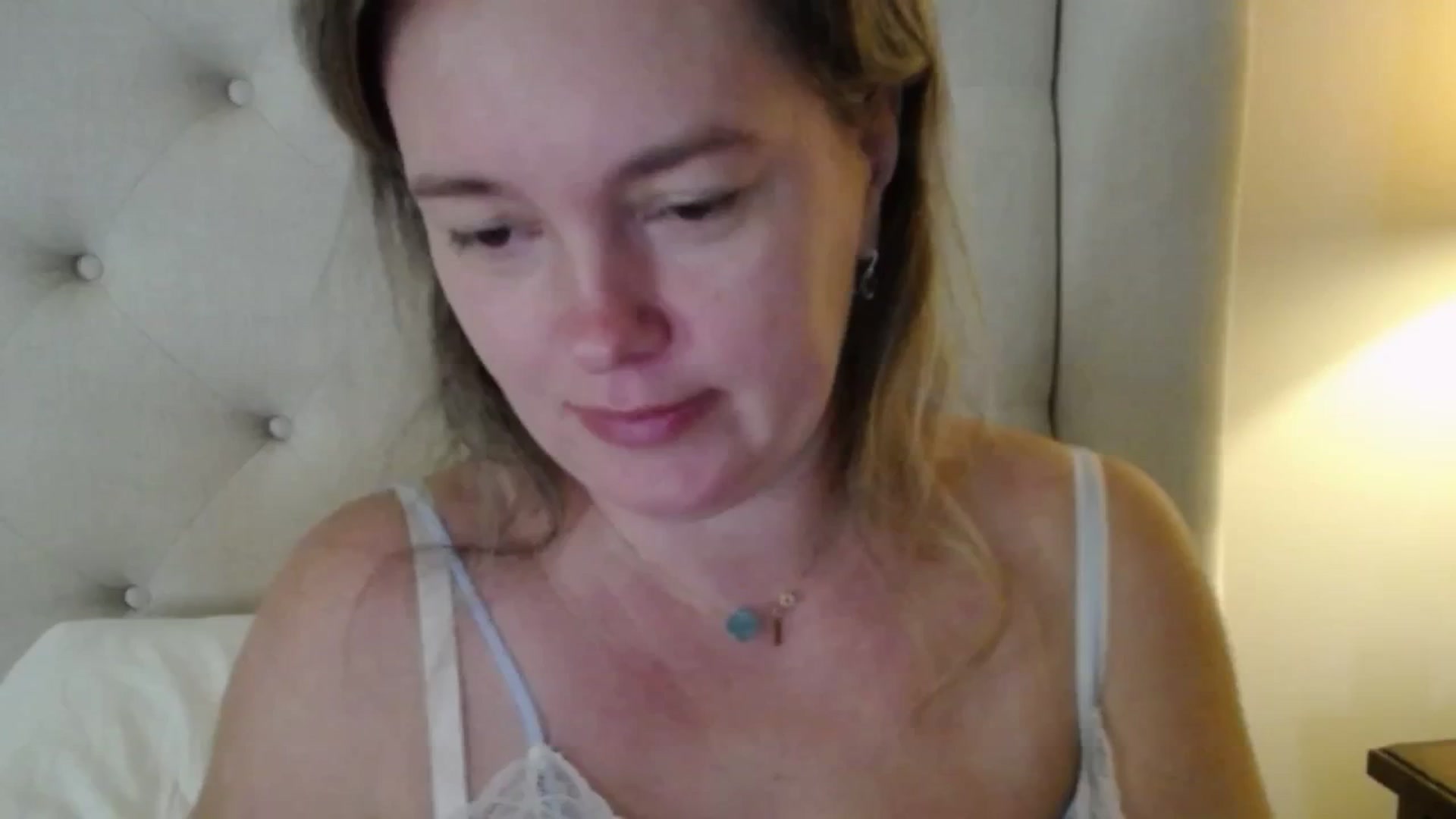 Gallery image thumbnail from J0llye's myfreecams stream on, 10/24/2025, 16:05 image 16 of 20