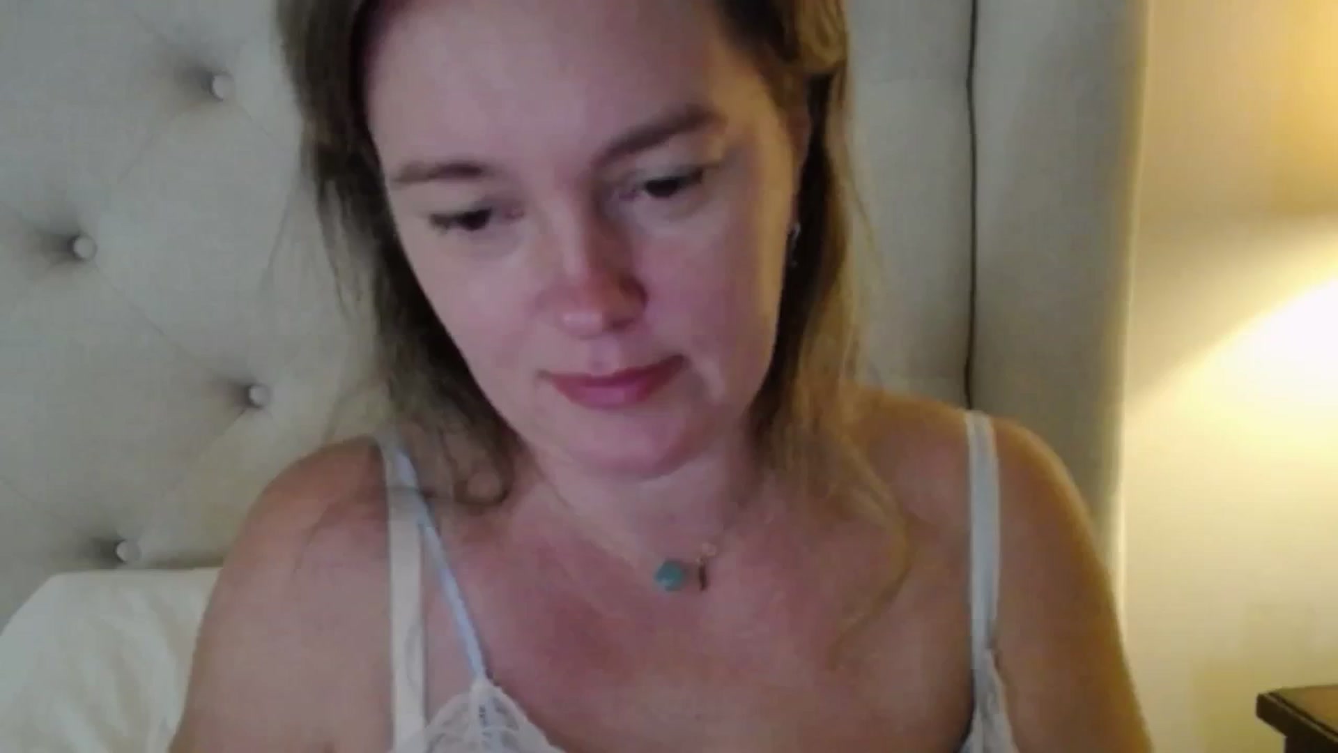 Gallery image thumbnail from J0llye's myfreecams stream on, 10/24/2025, 16:05 image 15 of 20