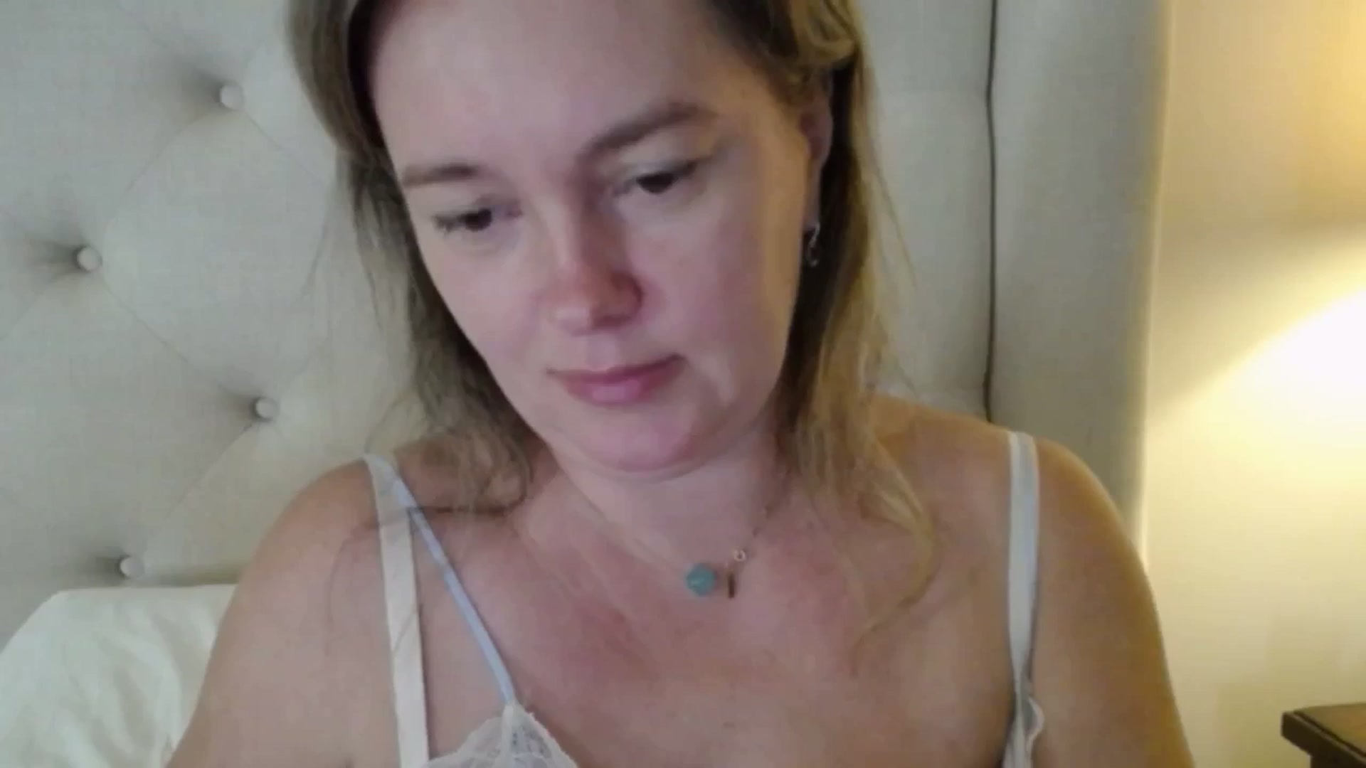 Gallery image thumbnail from J0llye's myfreecams stream on, 10/24/2025, 16:05 image 18 of 20