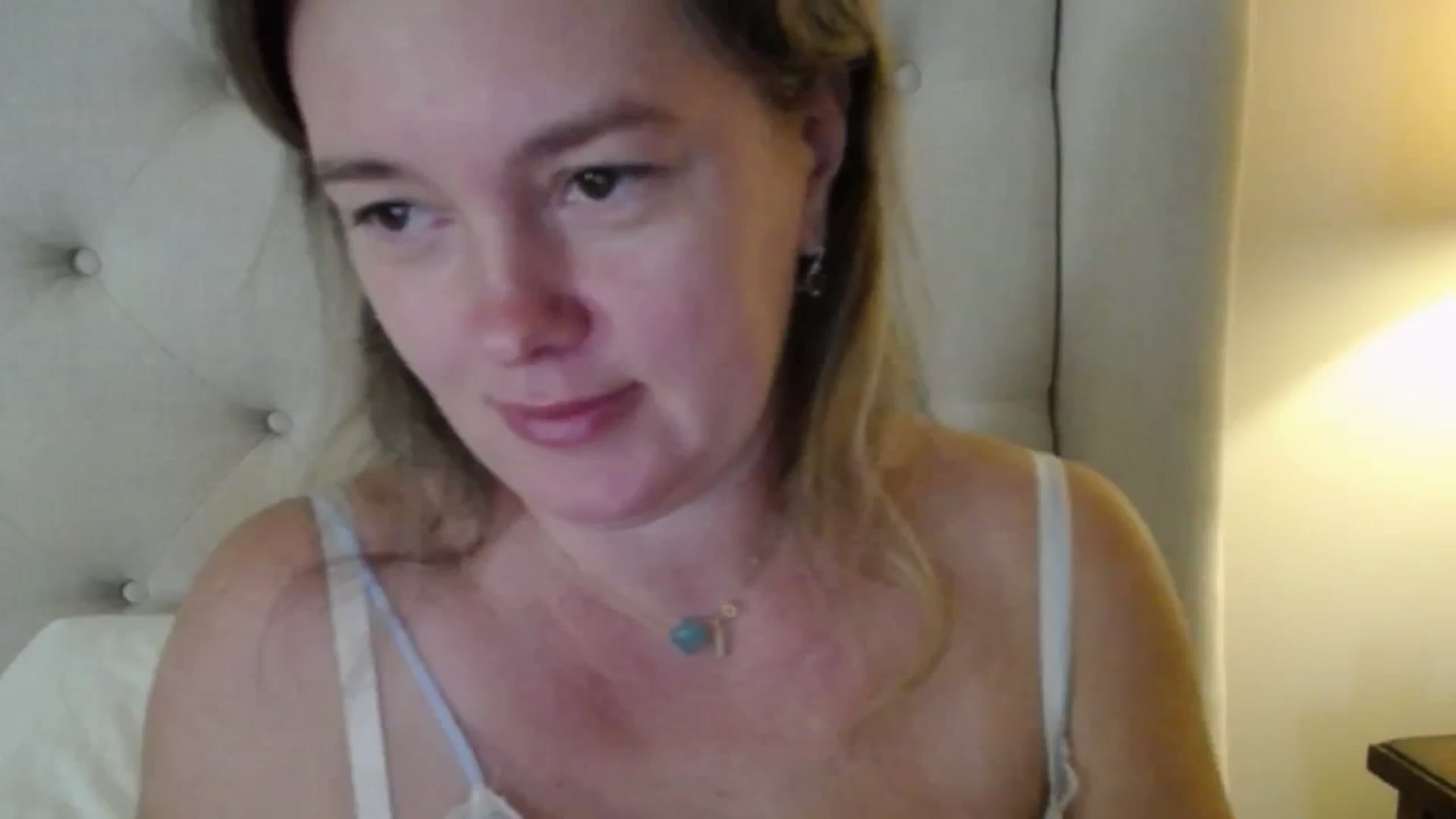 Gallery image thumbnail from J0llye's myfreecams stream on, 10/24/2025, 16:05 image 17 of 20