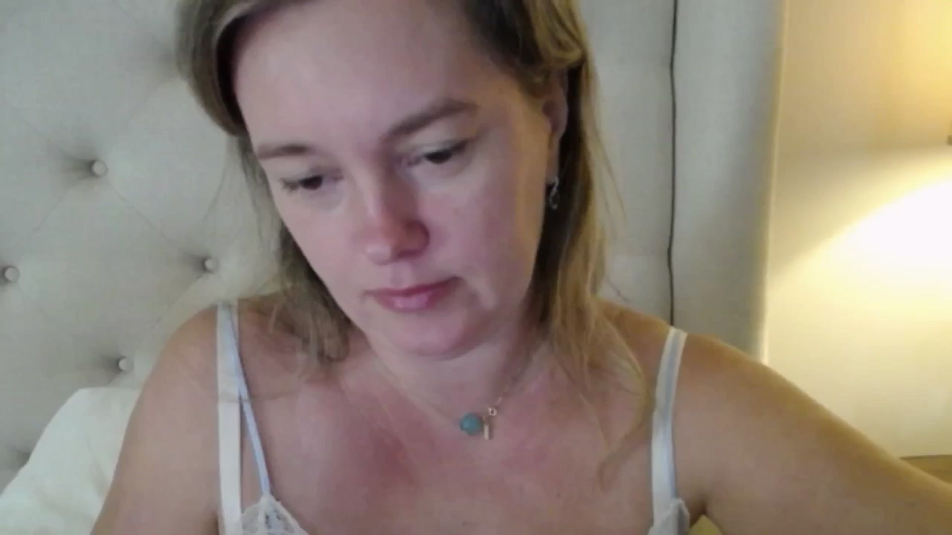 Gallery image thumbnail from J0llye's myfreecams stream on, 10/24/2025, 16:05 image 12 of 20