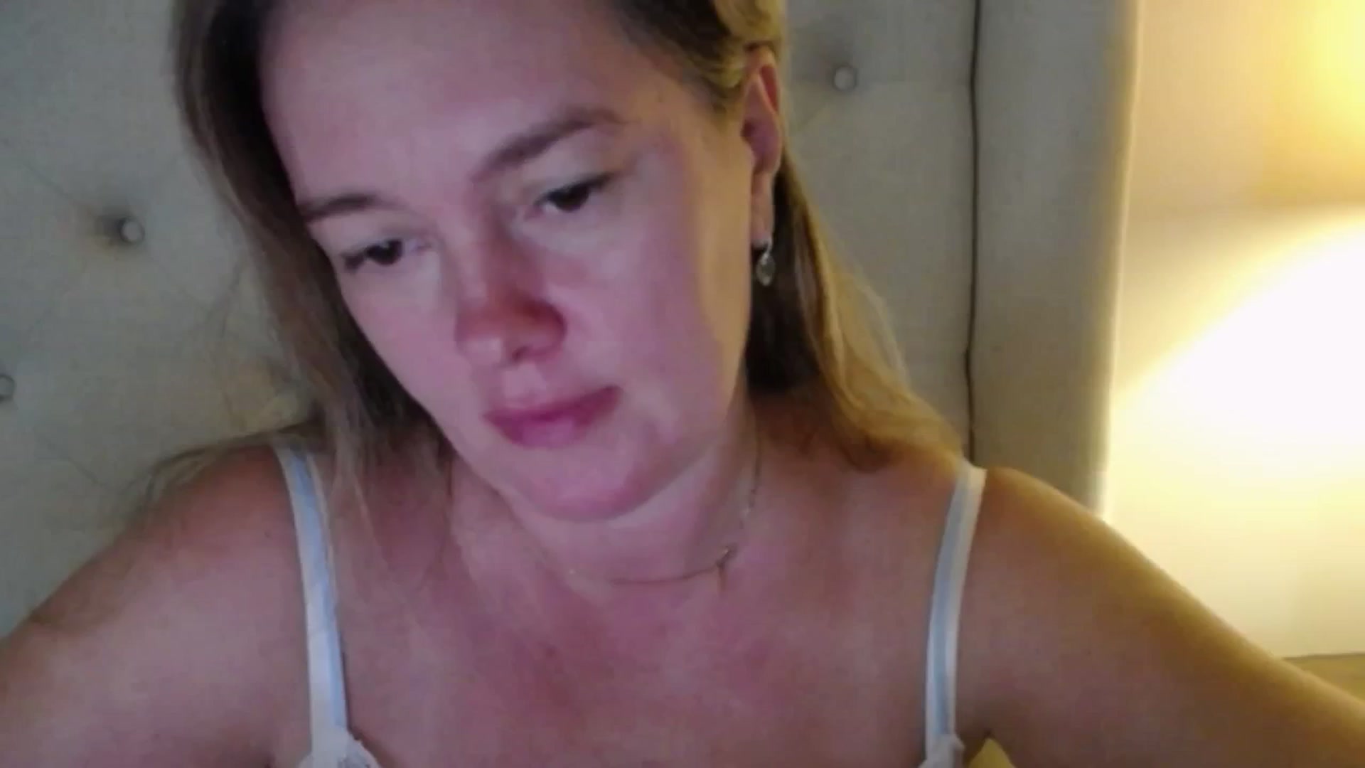 Gallery image thumbnail from J0llye's myfreecams stream on, 10/24/2025, 18:52 image 14 of 20