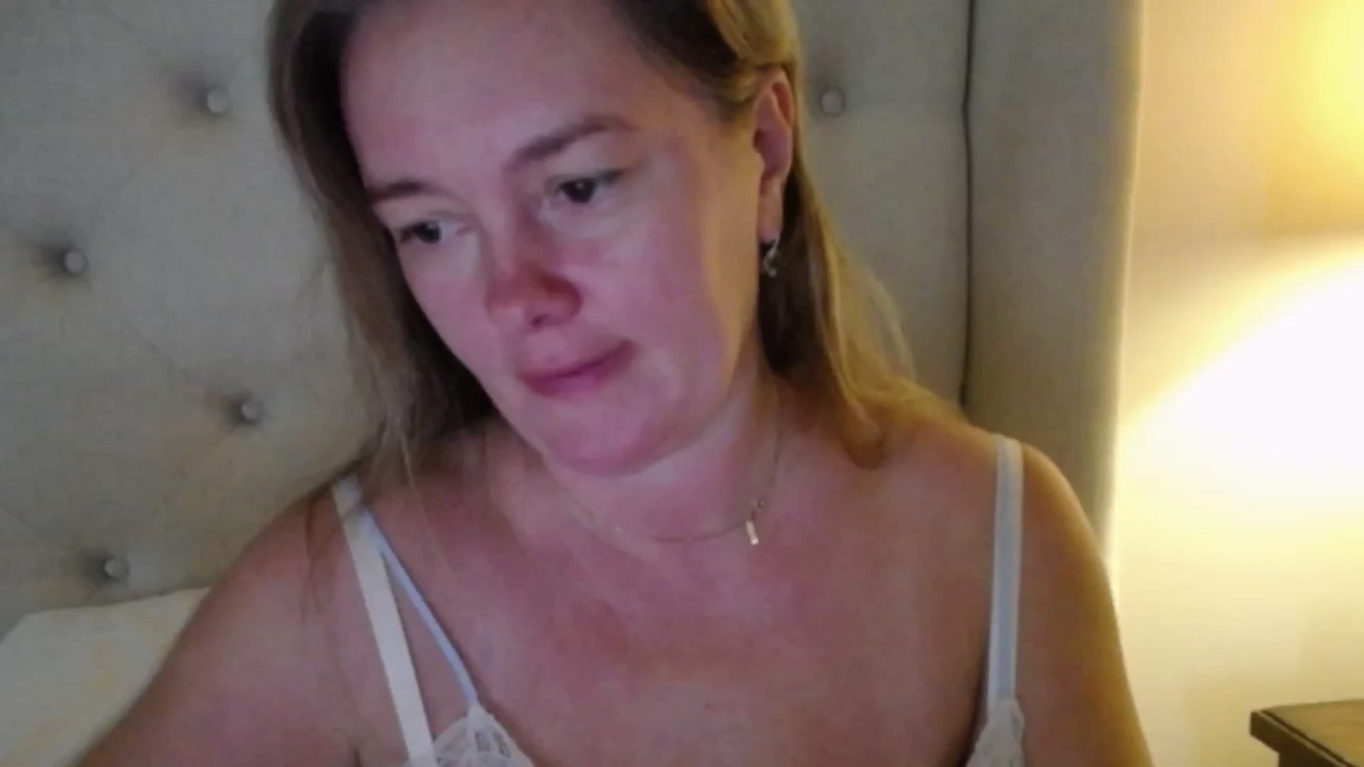 Gallery image thumbnail from J0llye's myfreecams stream on, 10/24/2025, 18:52 image 18 of 20
