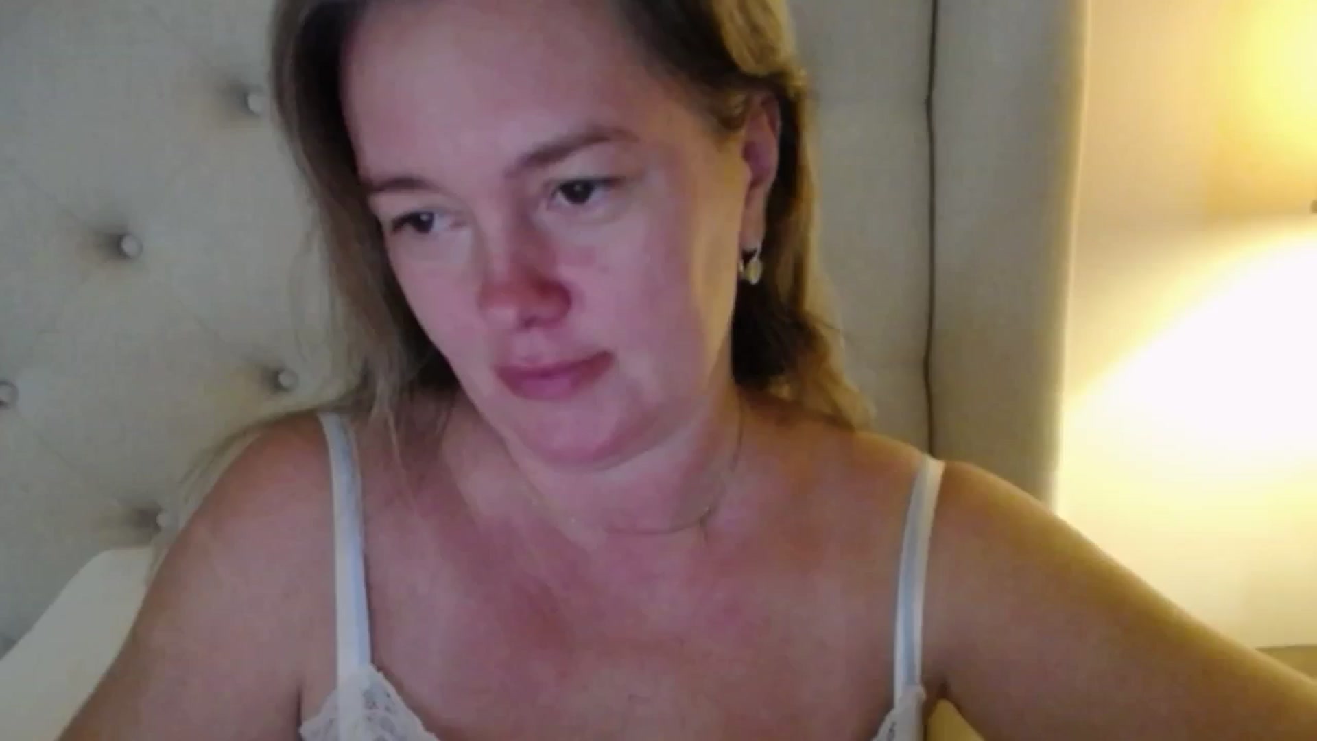 Gallery image thumbnail from J0llye's myfreecams stream on, 10/24/2025, 18:52 image 6 of 20