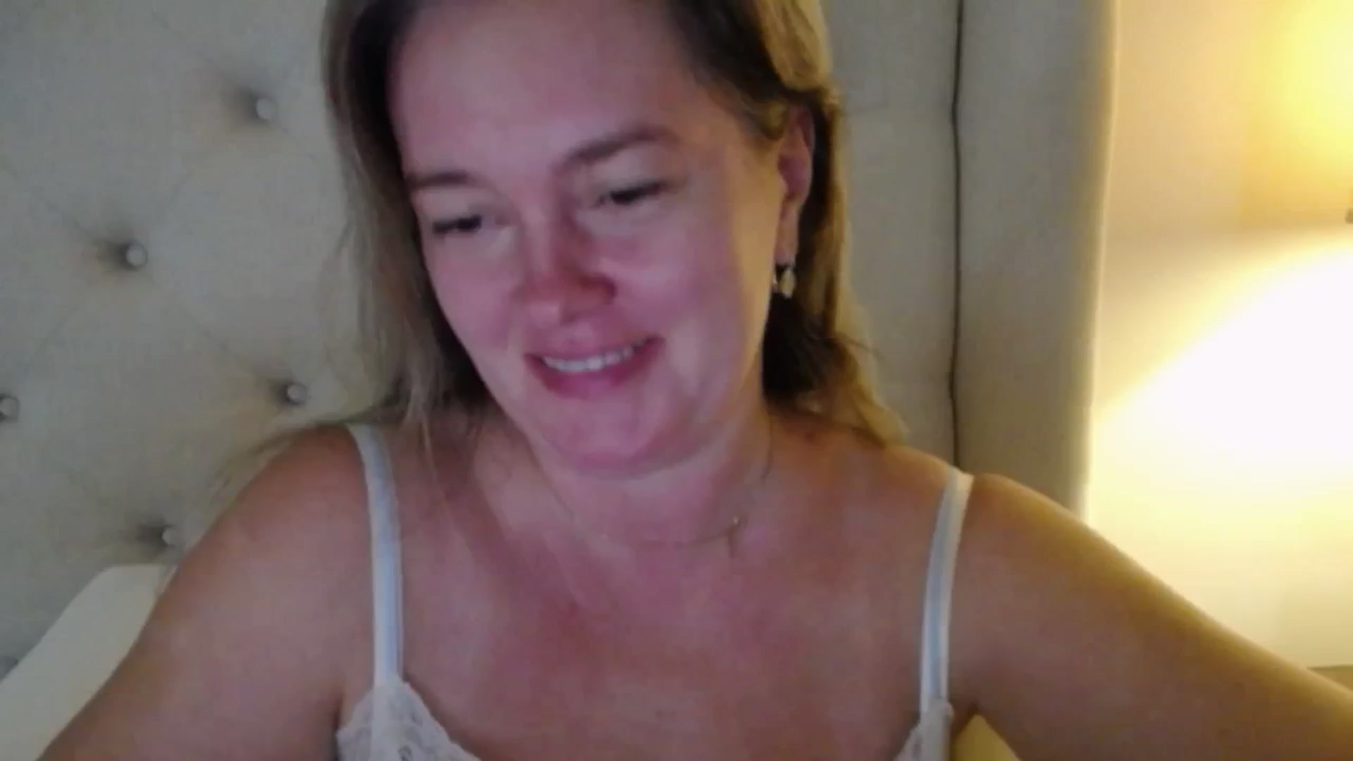 Gallery image thumbnail from J0llye's myfreecams stream on, 10/24/2025, 18:52 image 7 of 20
