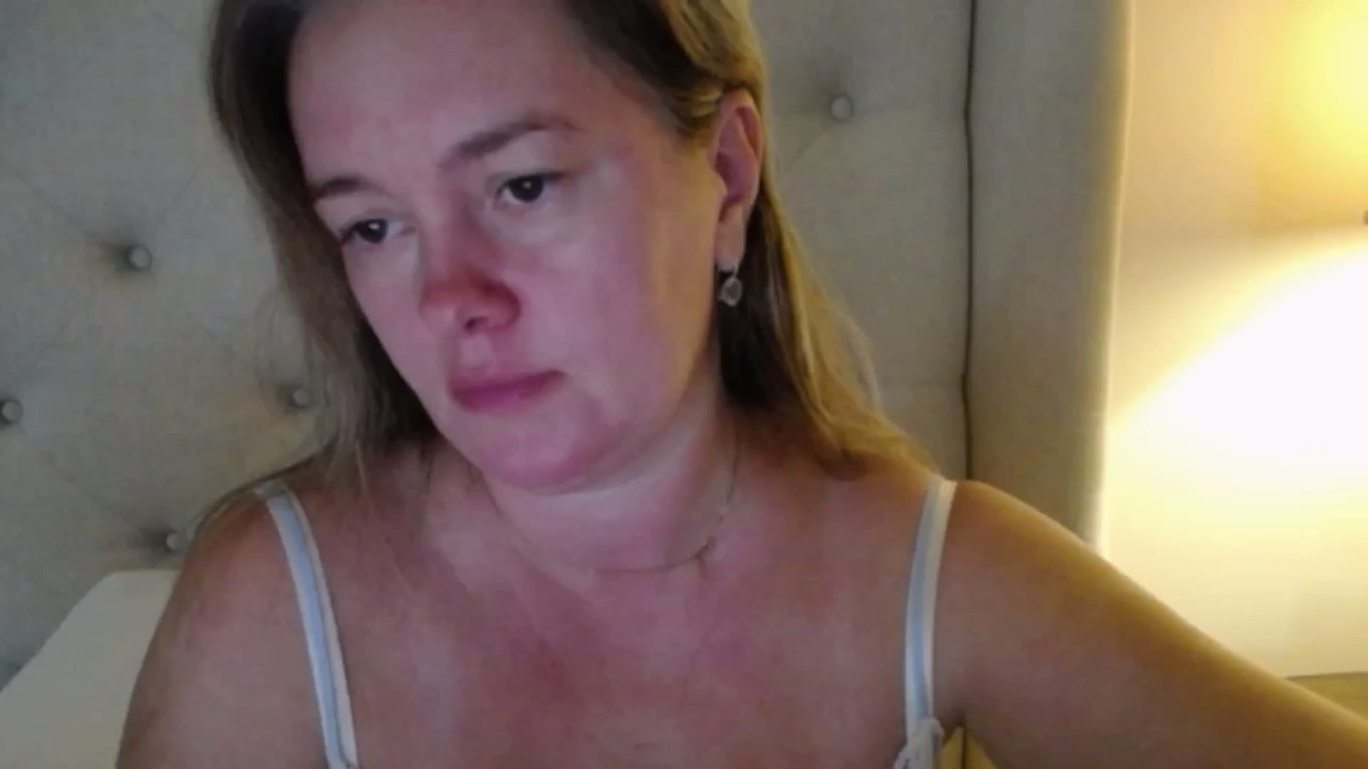 Gallery image thumbnail from J0llye's myfreecams stream on, 10/24/2025, 18:52 image 15 of 20