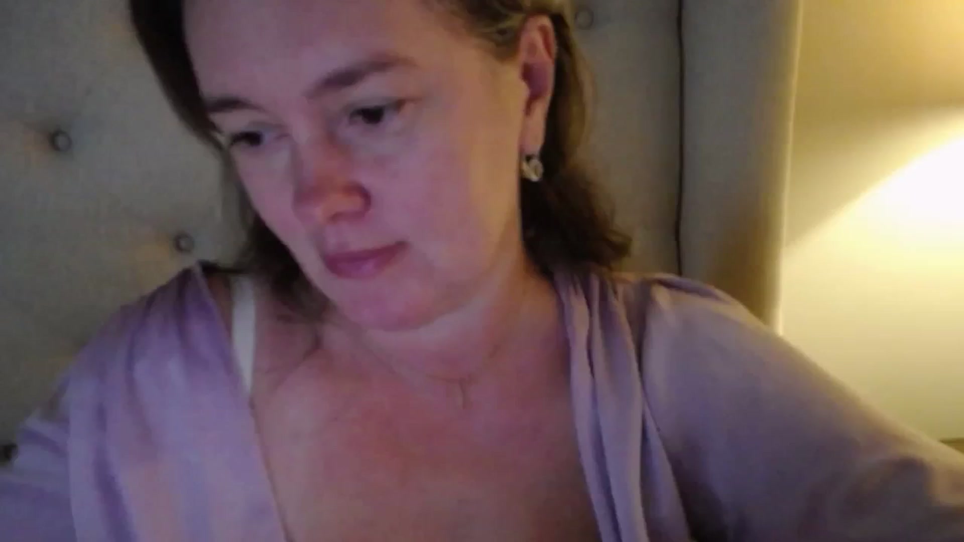 Gallery image thumbnail from J0llye's myfreecams stream on, 10/26/2025, 20:35 image 7 of 20