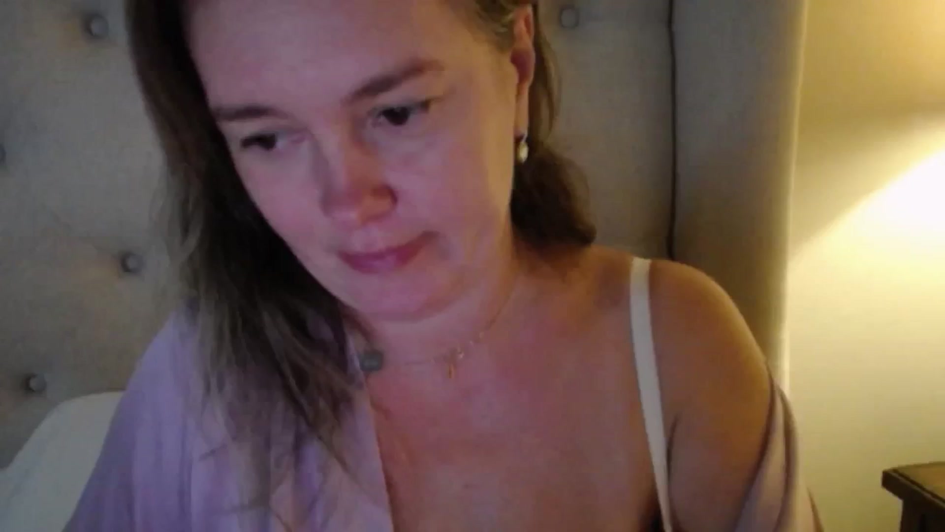 Gallery image thumbnail from J0llye's myfreecams stream on, 10/26/2025, 20:35 image 19 of 20