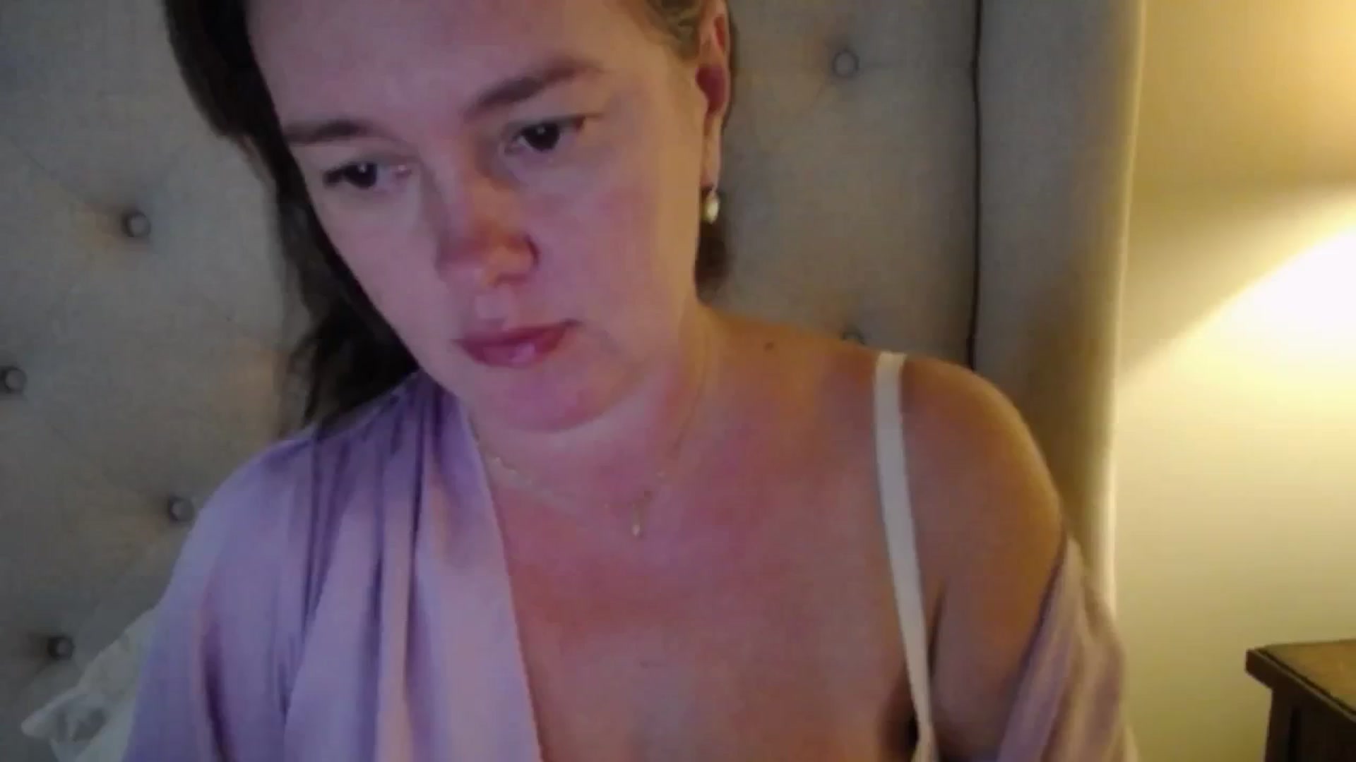 Gallery image thumbnail from J0llye's myfreecams stream on, 10/26/2025, 20:35 image 1 of 20