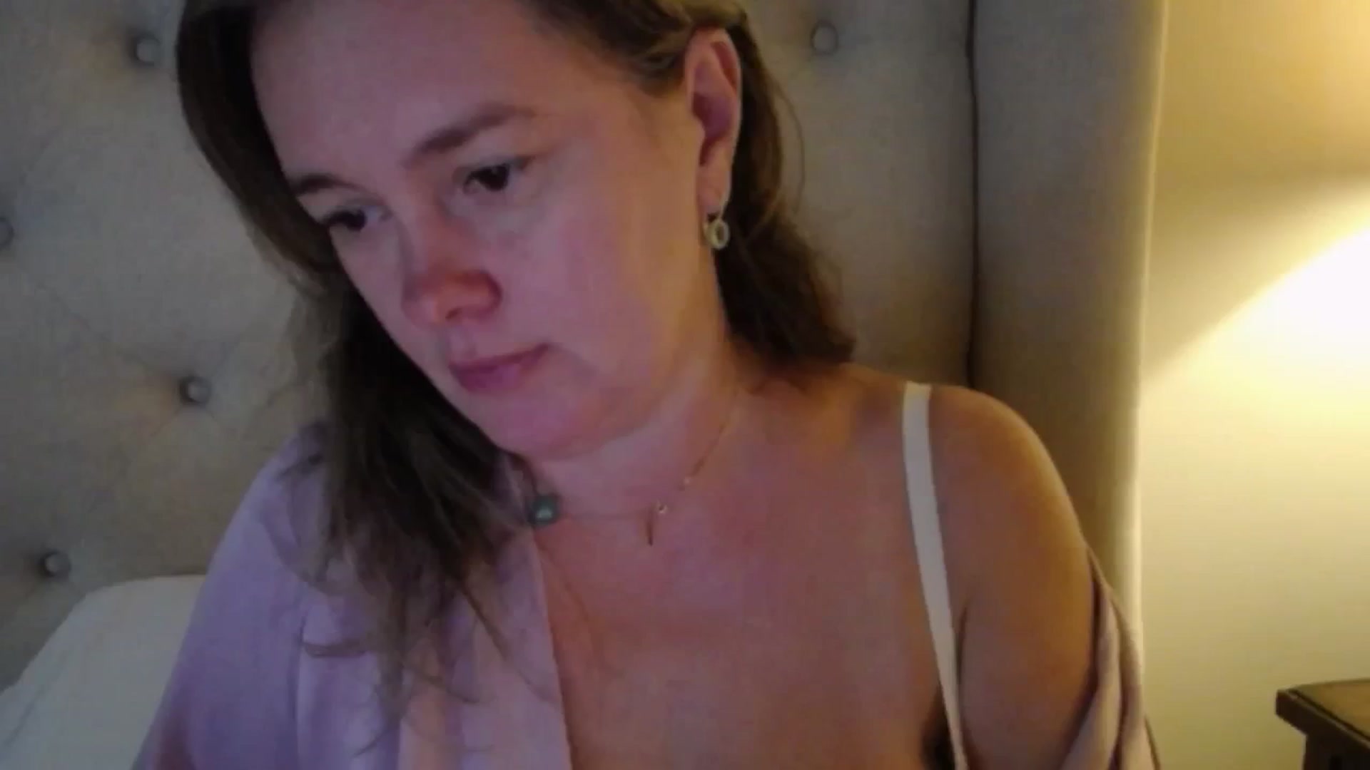 Gallery image thumbnail from J0llye's myfreecams stream on, 10/26/2025, 20:35 image 17 of 20
