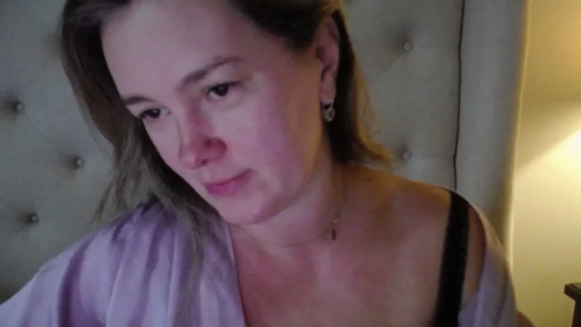 Gallery image thumbnail from J0llye's myfreecams stream on, 10/27/2025, 19:37 image 19 of 20