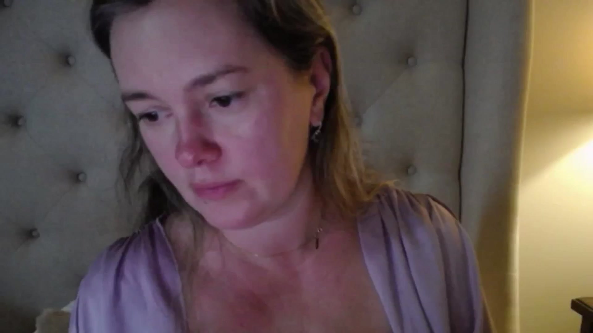 Gallery image thumbnail from J0llye's myfreecams stream on, 10/27/2025, 19:37 image 15 of 20
