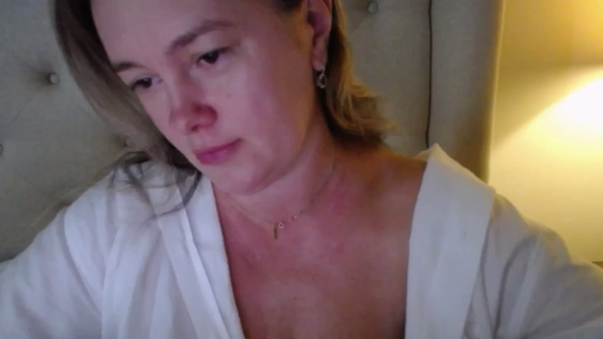 Gallery image thumbnail from J0llye's myfreecams stream on, 10/28/2025, 16:49 image 15 of 20