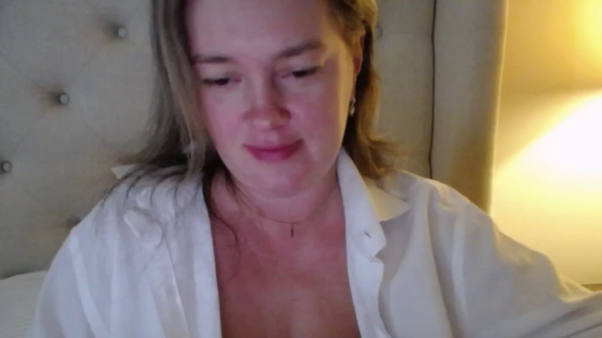 Gallery image thumbnail from J0llye's myfreecams stream on, 10/28/2025, 18:34 image 7 of 20