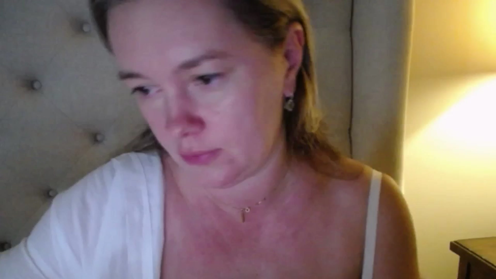 Gallery image thumbnail from J0llye's myfreecams stream on, 10/28/2025, 19:34 image 9 of 20