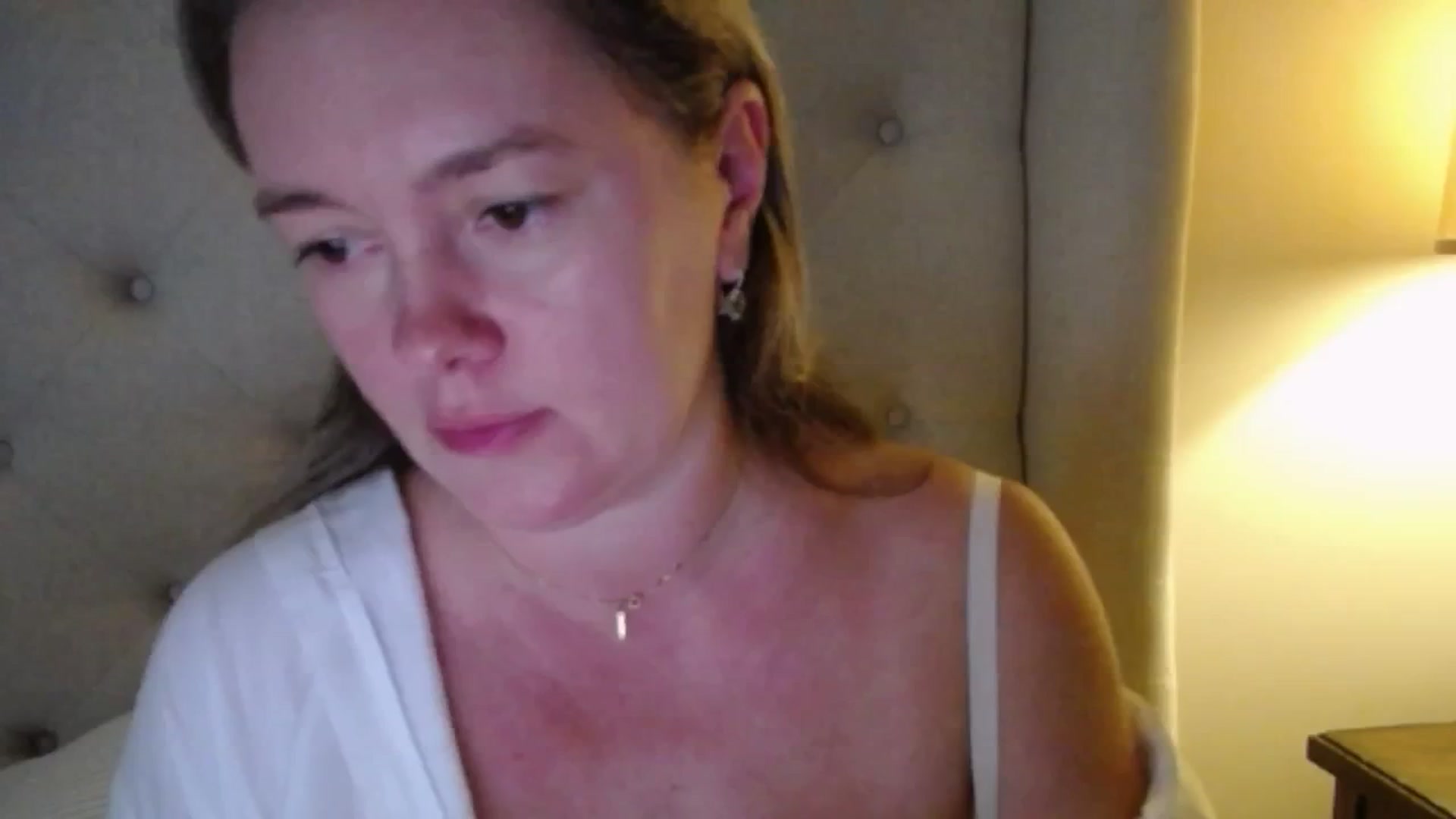 Gallery image thumbnail from J0llye's myfreecams stream on, 10/28/2025, 19:34 image 6 of 20