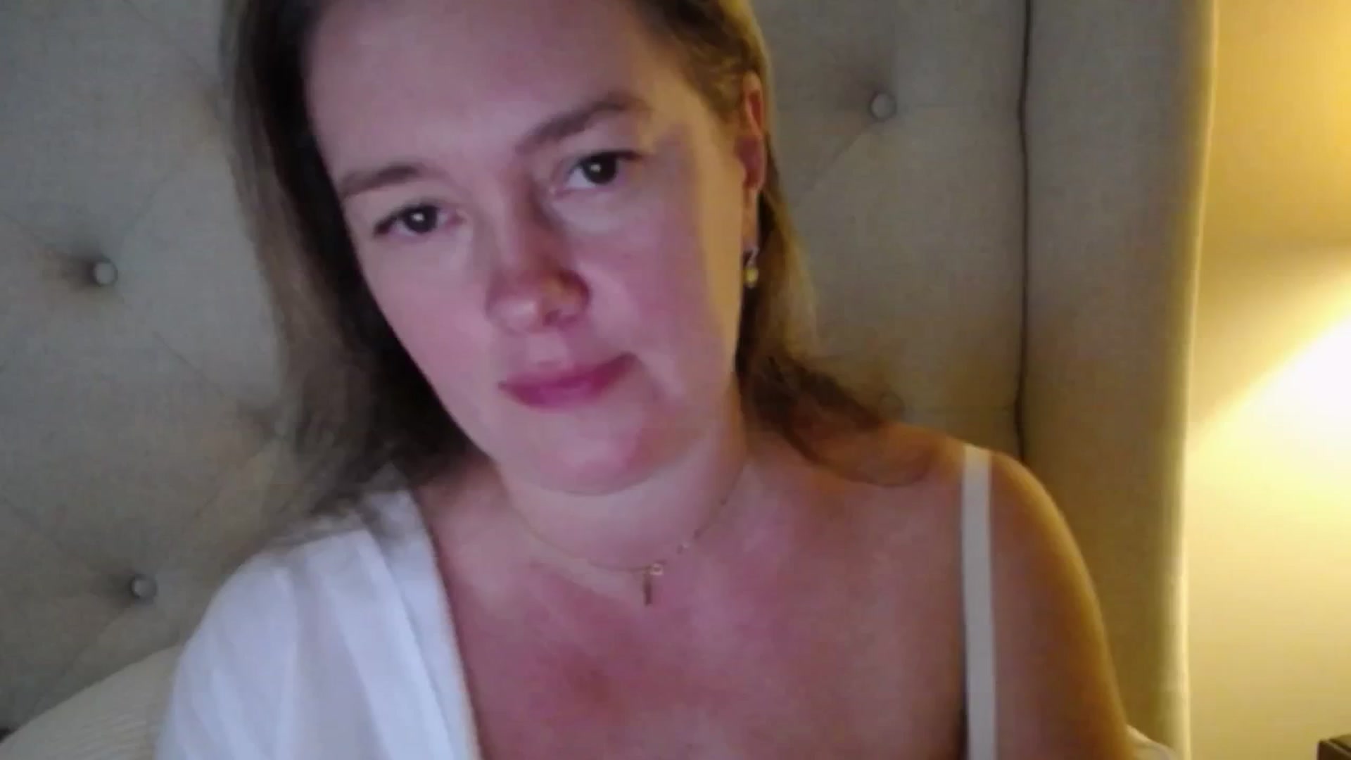 Gallery image thumbnail from J0llye's myfreecams stream on, 10/28/2025, 19:34 image 15 of 20