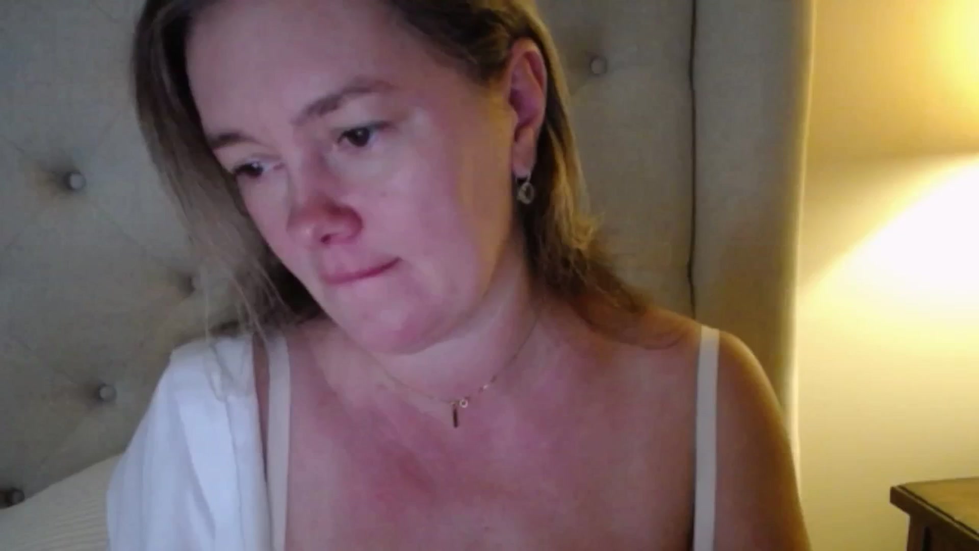 Gallery image thumbnail from J0llye's myfreecams stream on, 10/28/2025, 19:34 image 14 of 20