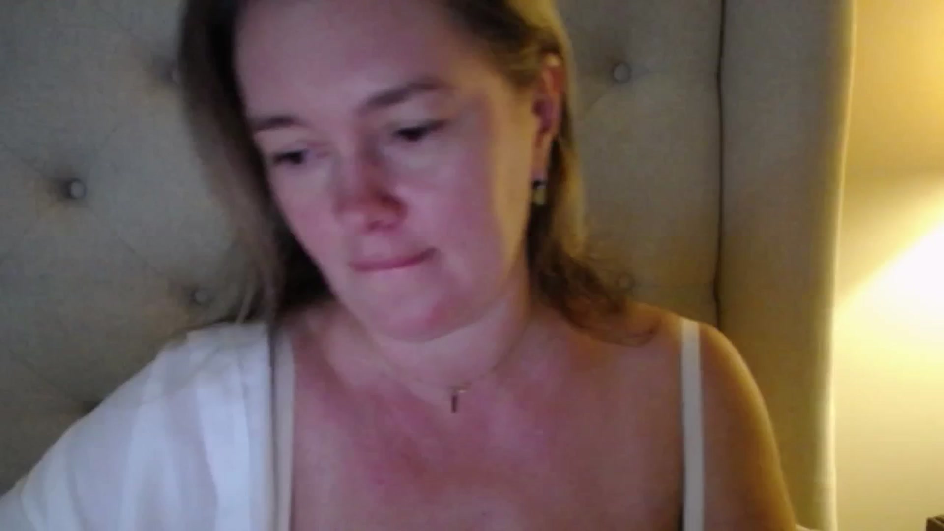 Gallery image thumbnail from J0llye's myfreecams stream on, 10/28/2025, 19:34 image 19 of 20
