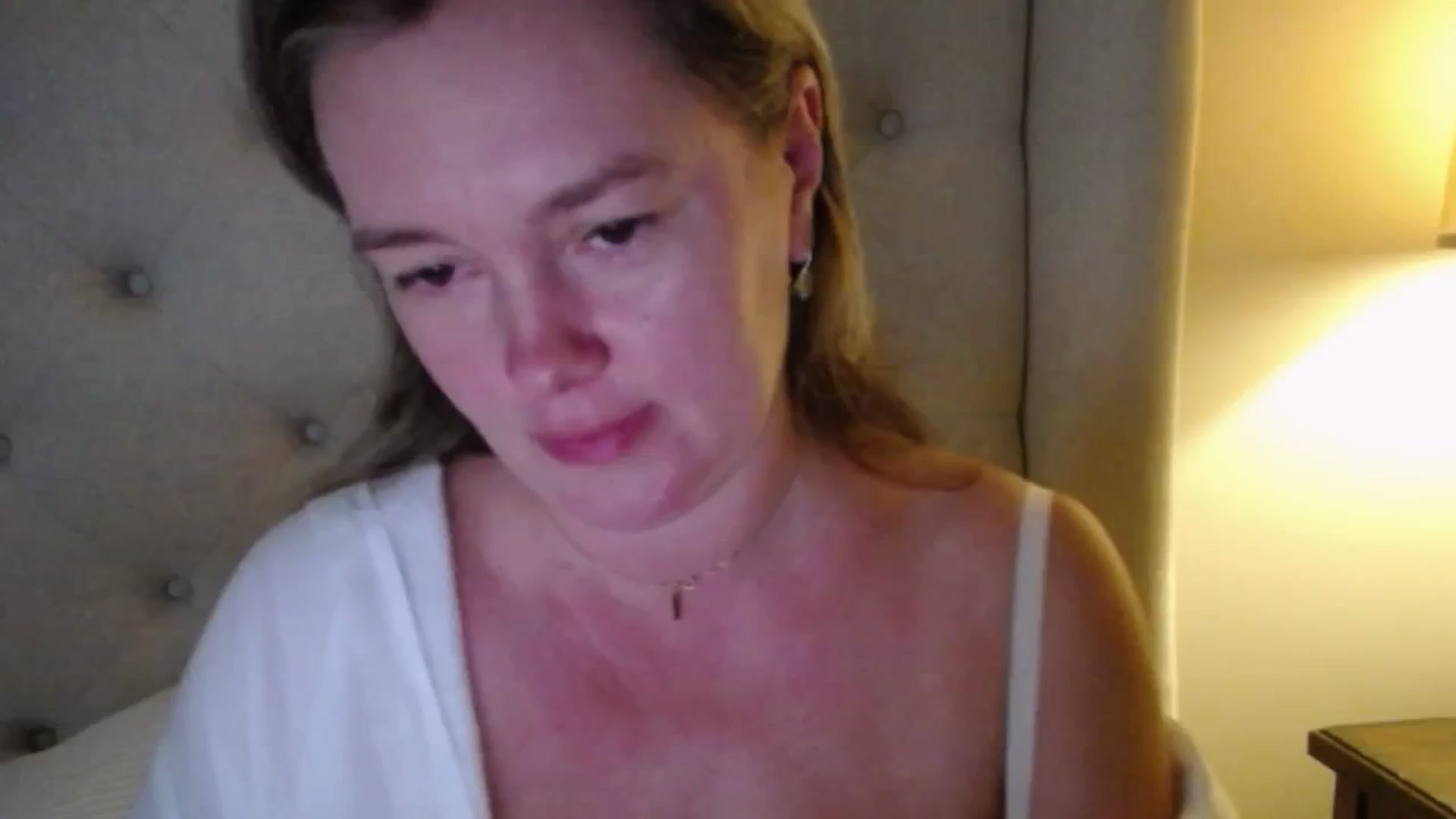 Gallery image thumbnail from J0llye's myfreecams stream on, 10/28/2025, 19:34 image 7 of 20