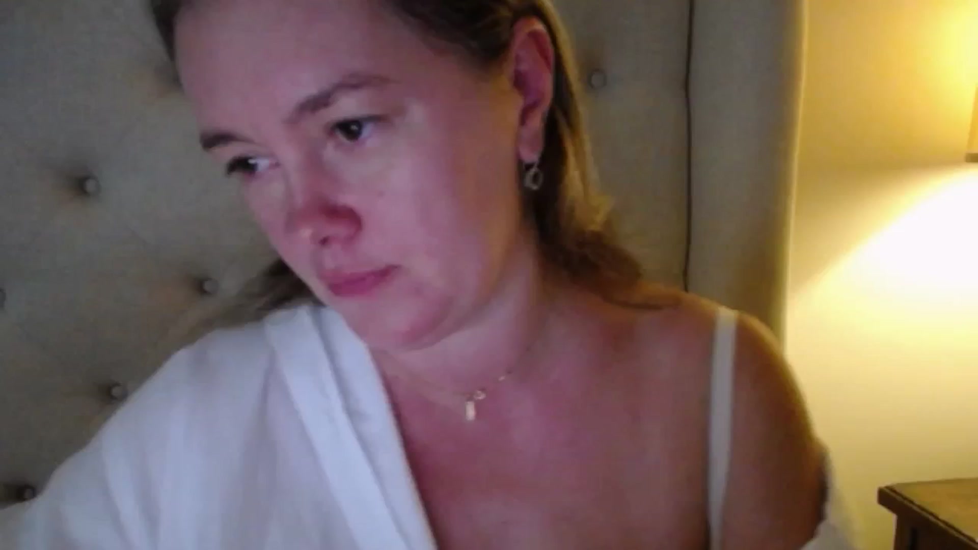 Gallery image thumbnail from J0llye's myfreecams stream on, 10/28/2025, 19:34 image 4 of 20
