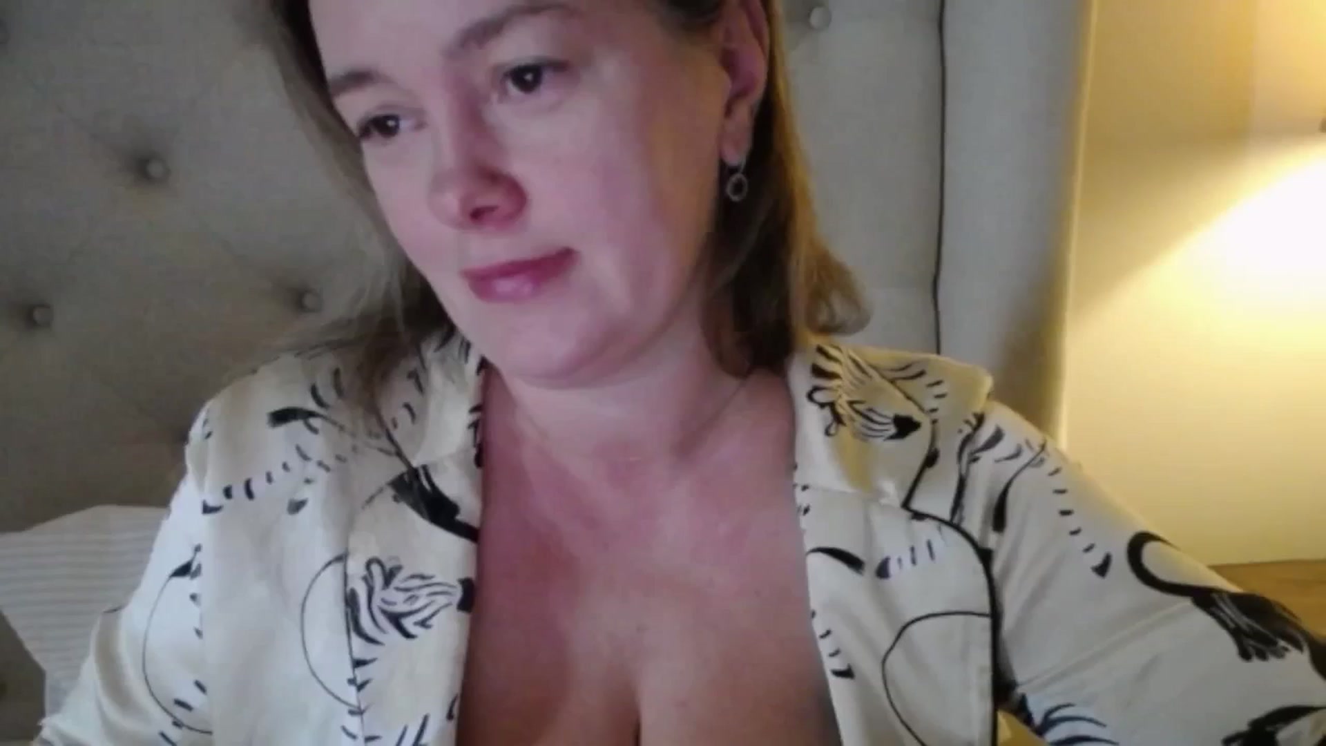 Gallery image thumbnail from J0llye's myfreecams stream on, 10/29/2025, 18:57 image 5 of 20