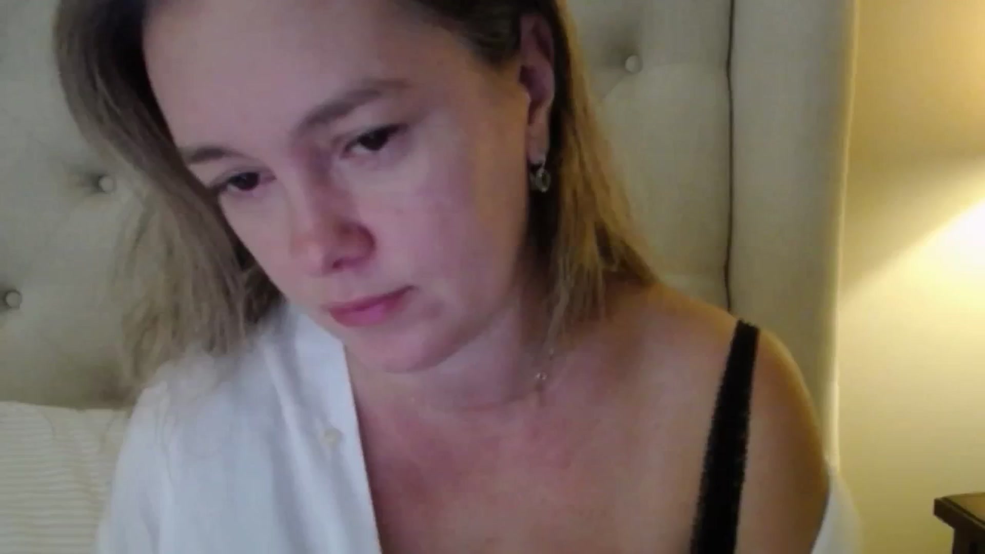 Gallery image thumbnail from J0llye's myfreecams stream on, 10/31/2025, 15:19 image 20 of 20