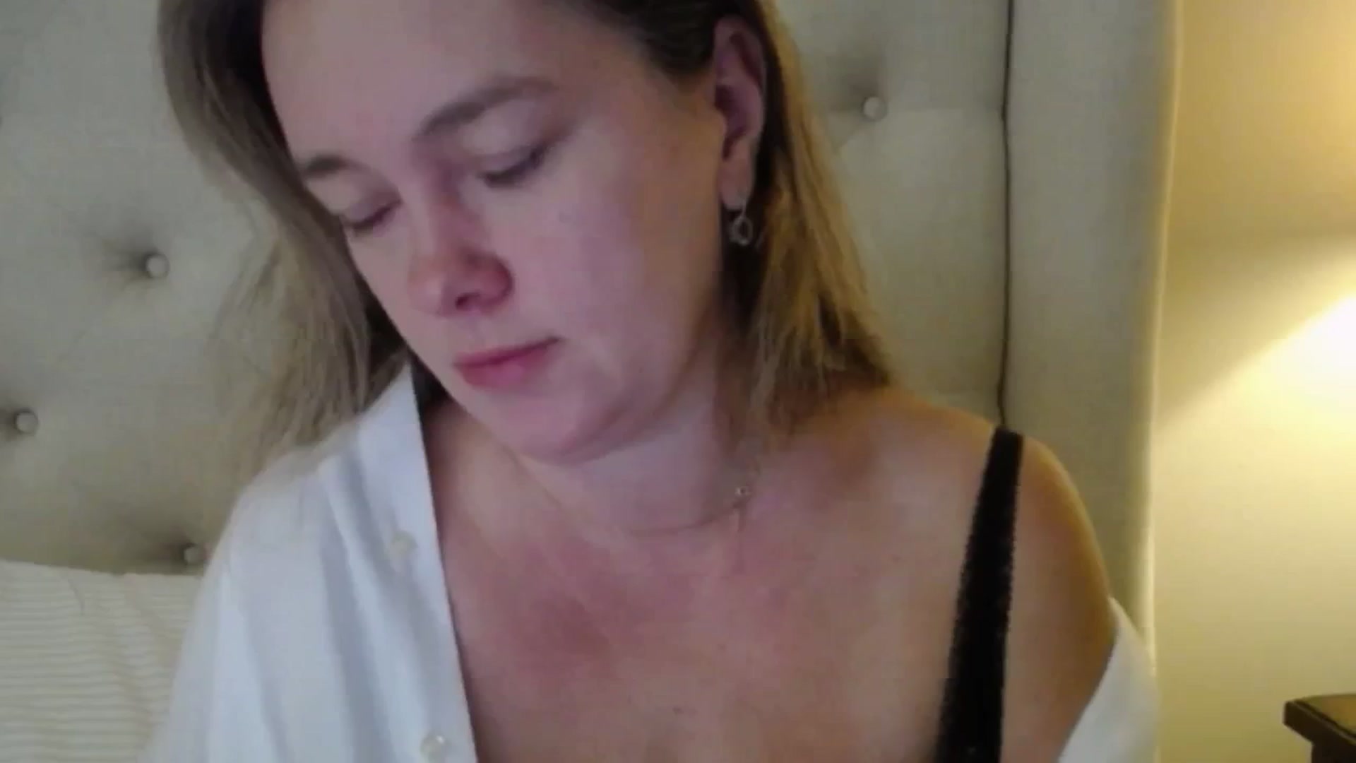 Gallery image thumbnail from J0llye's myfreecams stream on, 10/31/2025, 15:19 image 19 of 20