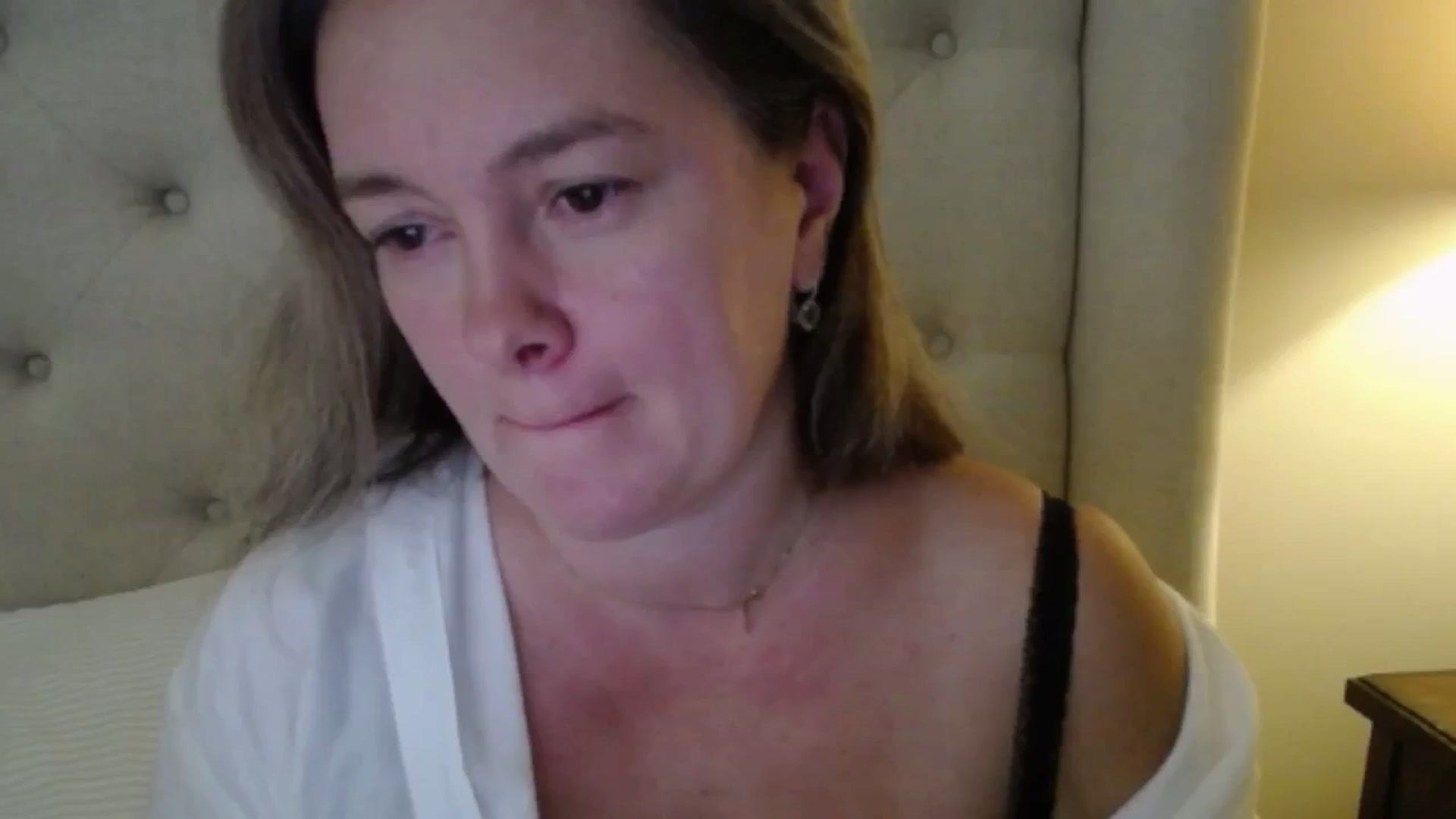 Gallery image thumbnail from J0llye's myfreecams stream on, 10/31/2025, 16:22 image 20 of 20