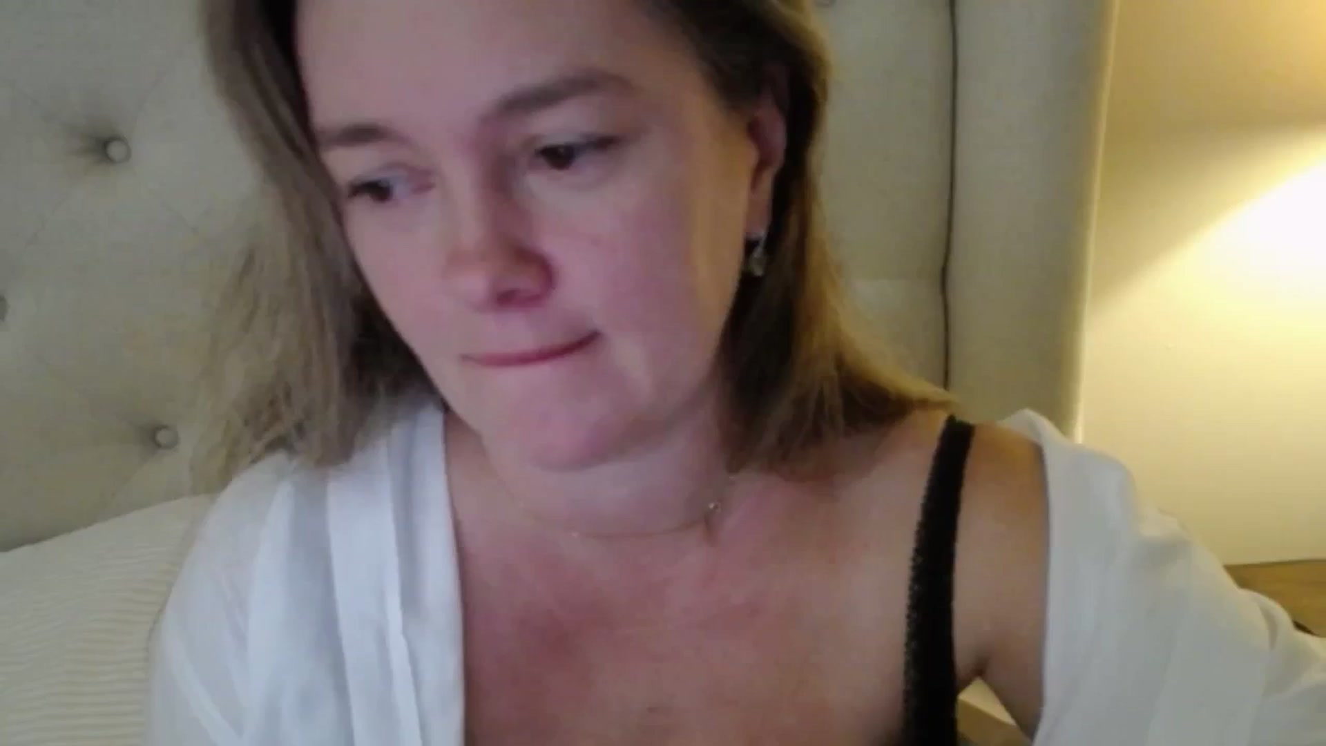 Gallery image thumbnail from J0llye's myfreecams stream on, 10/31/2025, 16:22 image 11 of 20