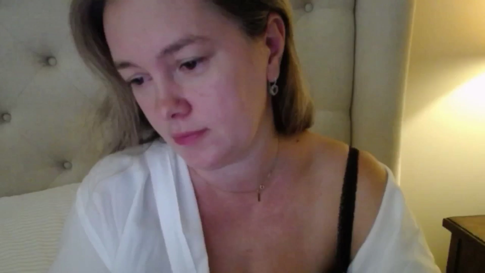 Gallery image thumbnail from J0llye's myfreecams stream on, 10/31/2025, 16:22 image 17 of 20