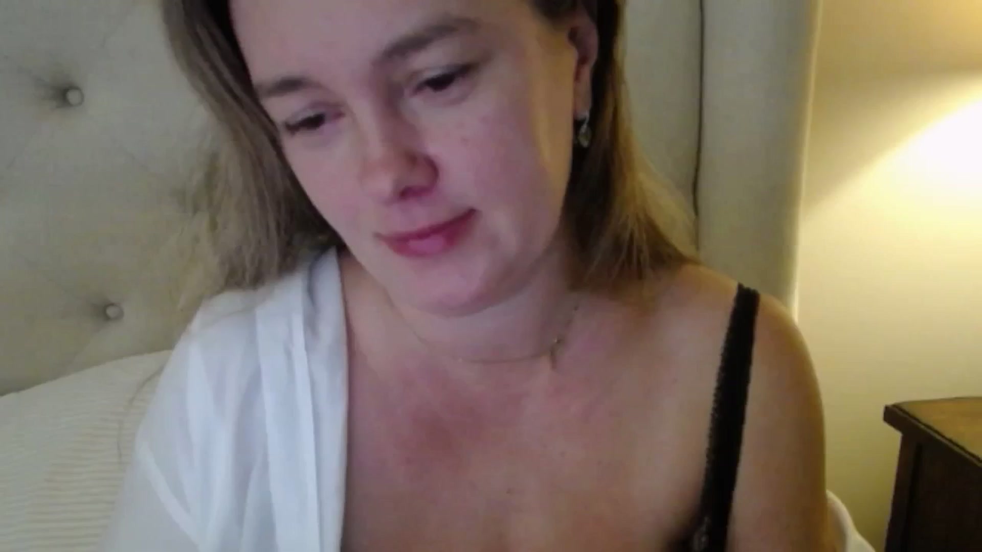 Gallery image thumbnail from J0llye's myfreecams stream on, 10/31/2025, 16:22 image 7 of 20